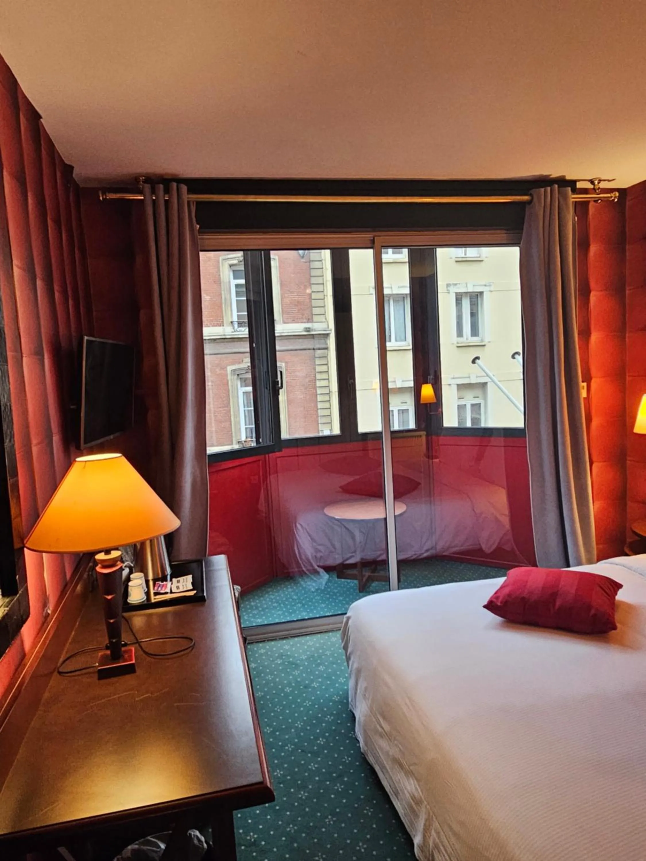 Balcony/Terrace, Bed in Hôtel 1er Consul Rouen