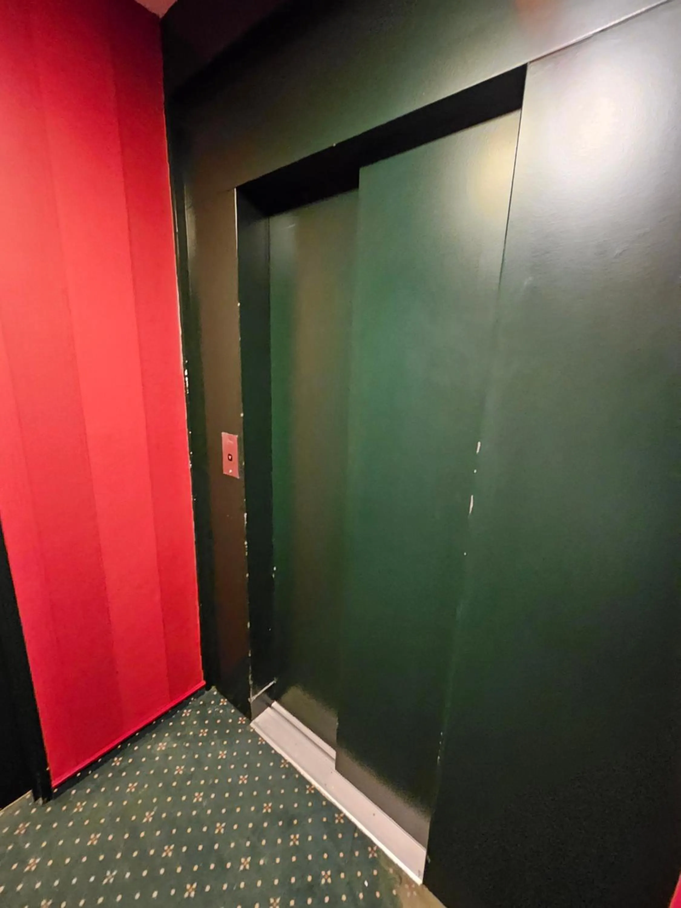 elevator in Hôtel 1er Consul Rouen