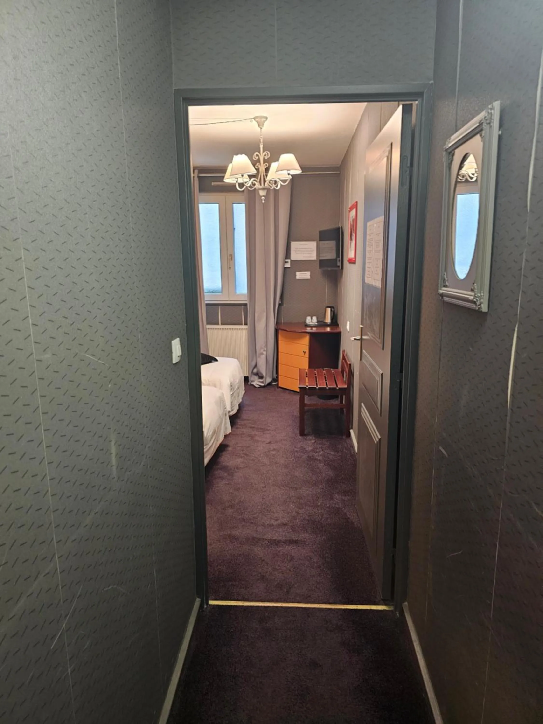 Bed in Hôtel 1er Consul Rouen