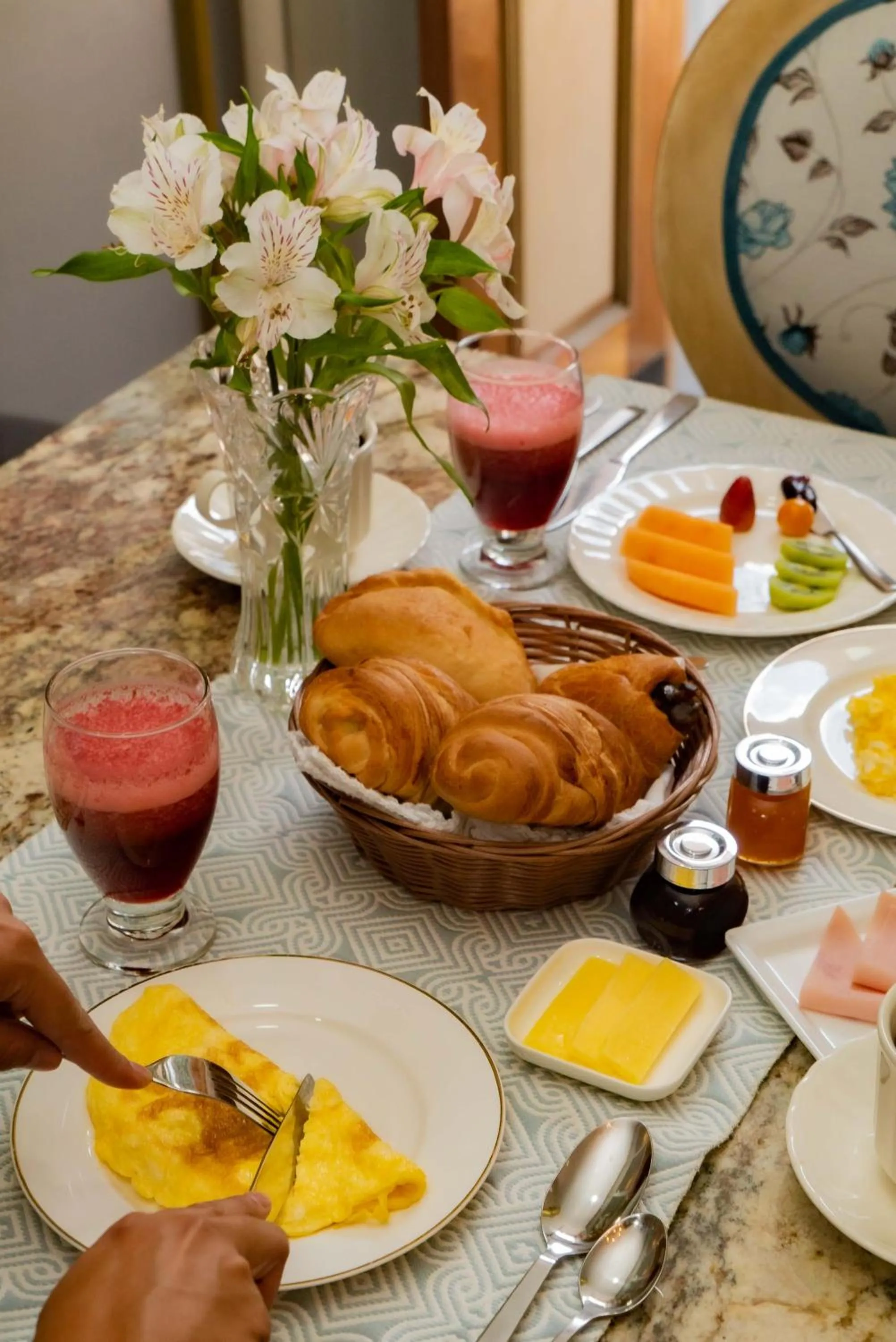 Food and drinks in Adamas House Hotel Boutique