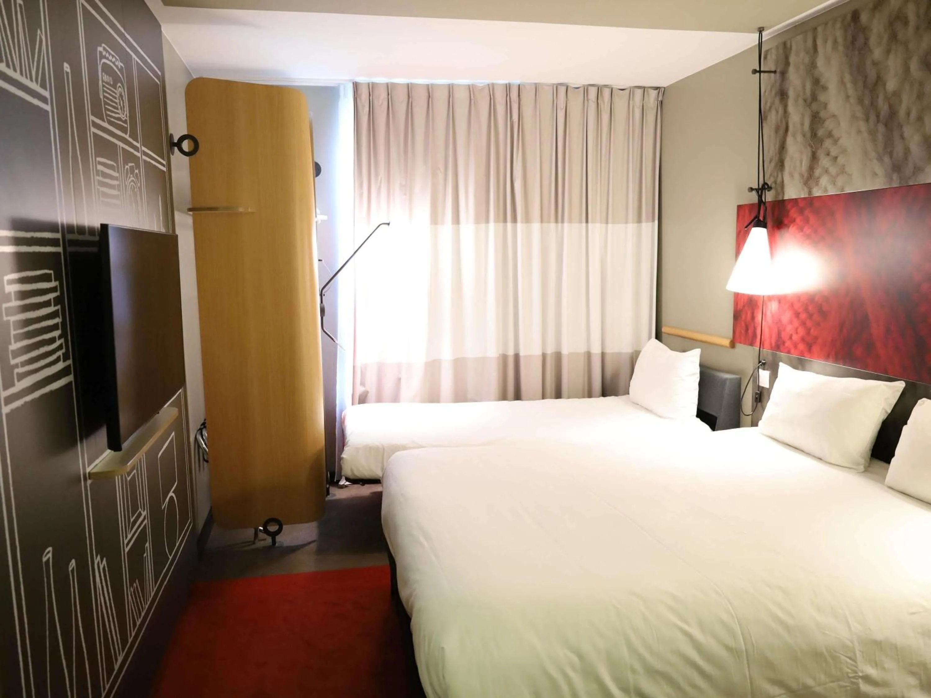 Bedroom, Bed in ibis Paris Coeur d'Orly Airport
