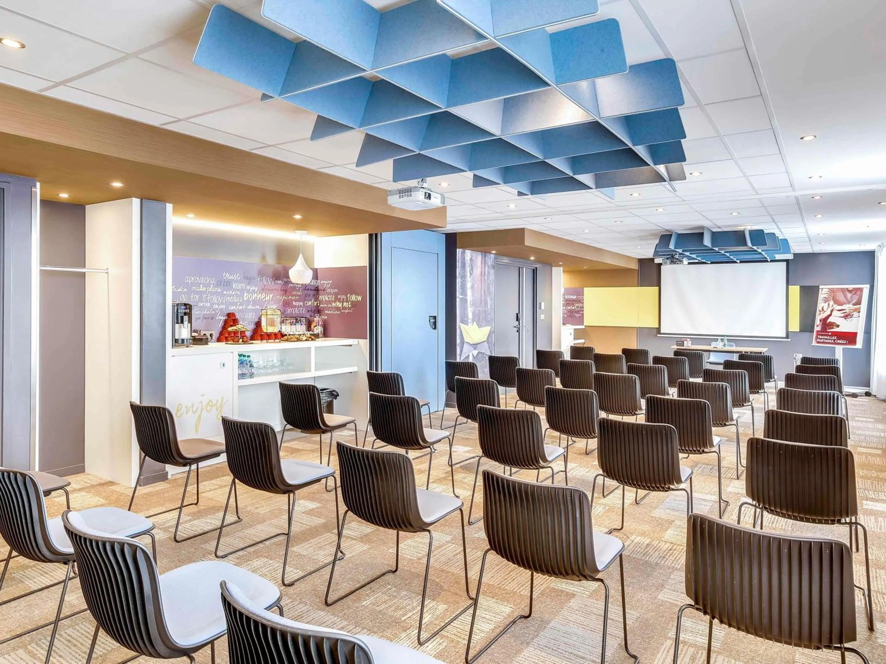 Meeting/conference room in ibis Paris Coeur d'Orly Airport