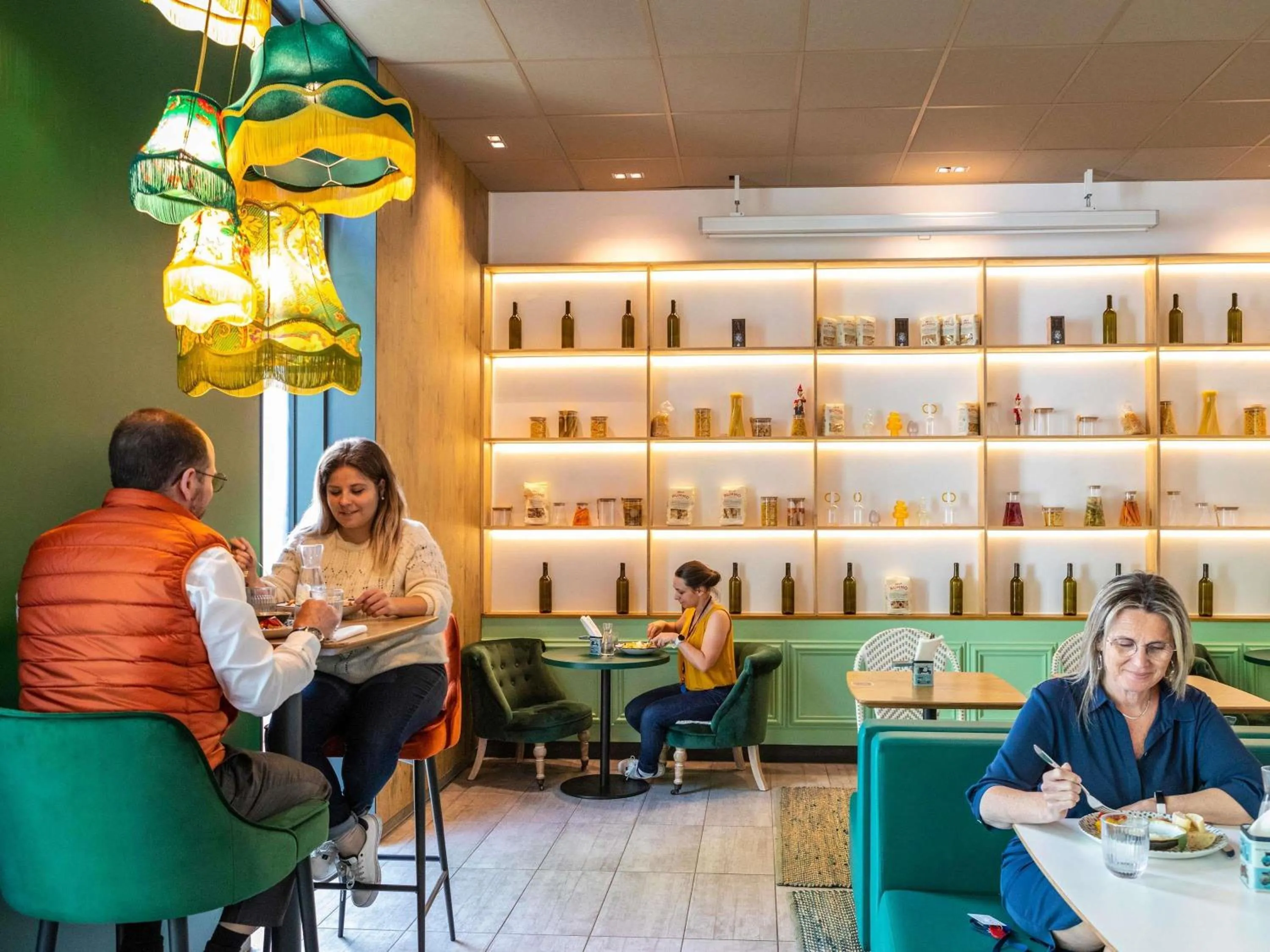 Restaurant/places to eat in ibis Paris Coeur d'Orly Airport