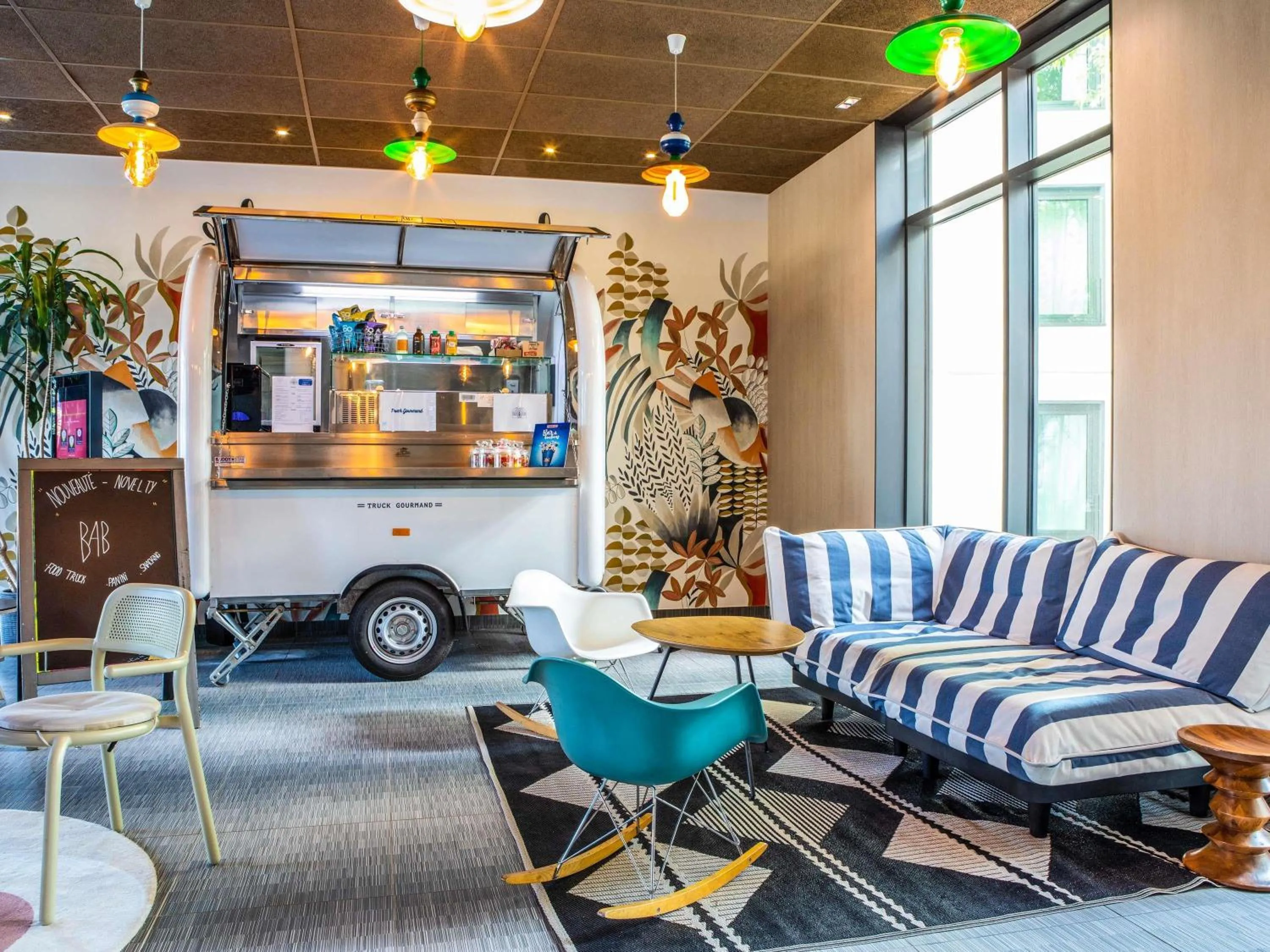 Restaurant/places to eat in ibis Paris Coeur d'Orly Airport