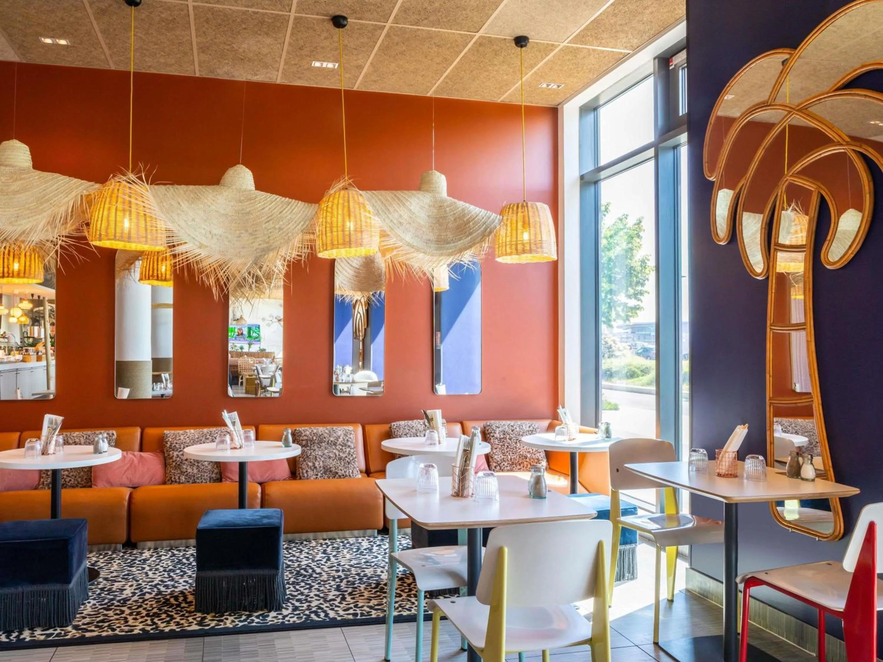 Restaurant/places to eat in ibis Paris Coeur d'Orly Airport