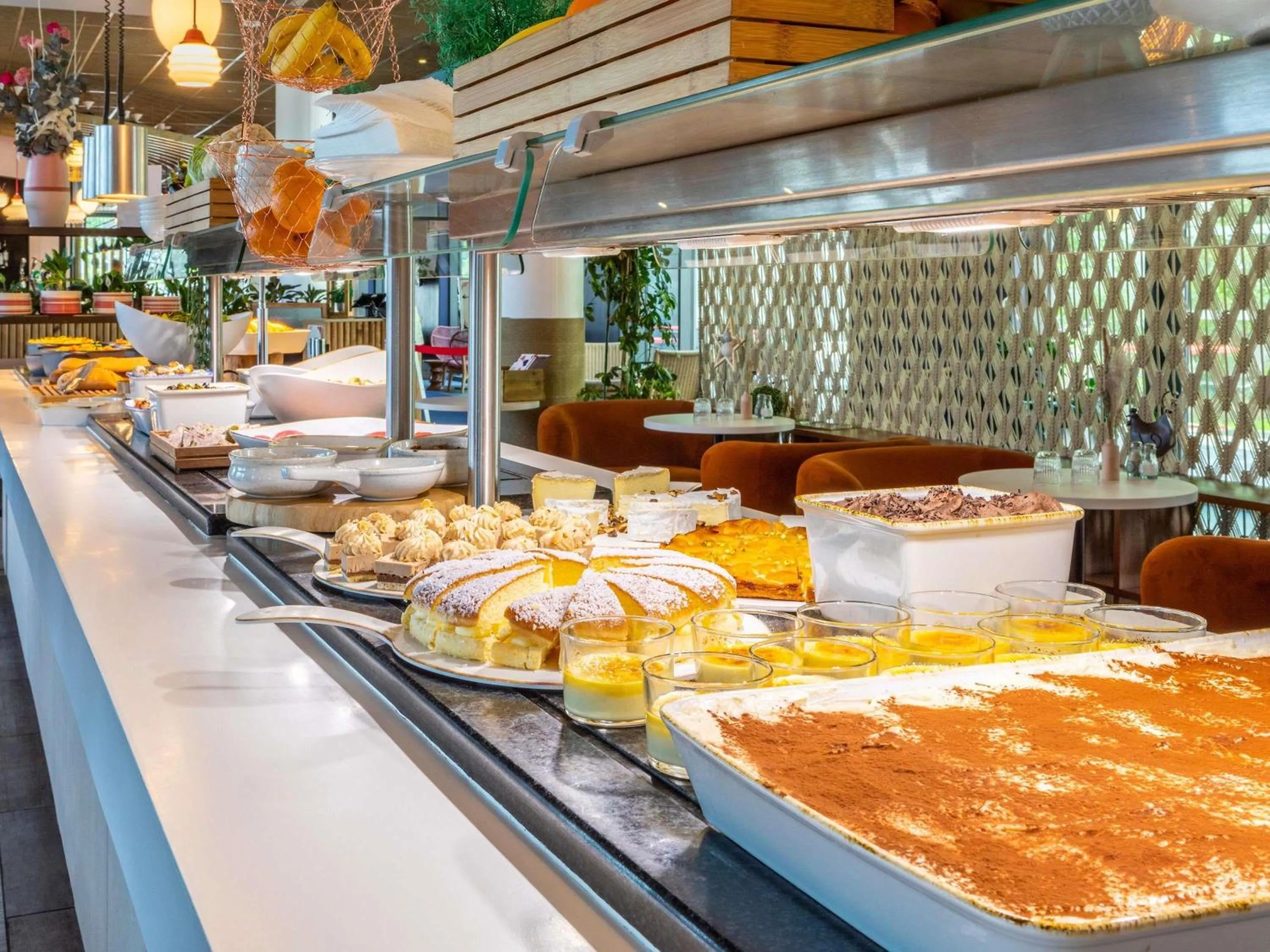 Restaurant/places to eat in ibis Paris Coeur d'Orly Airport