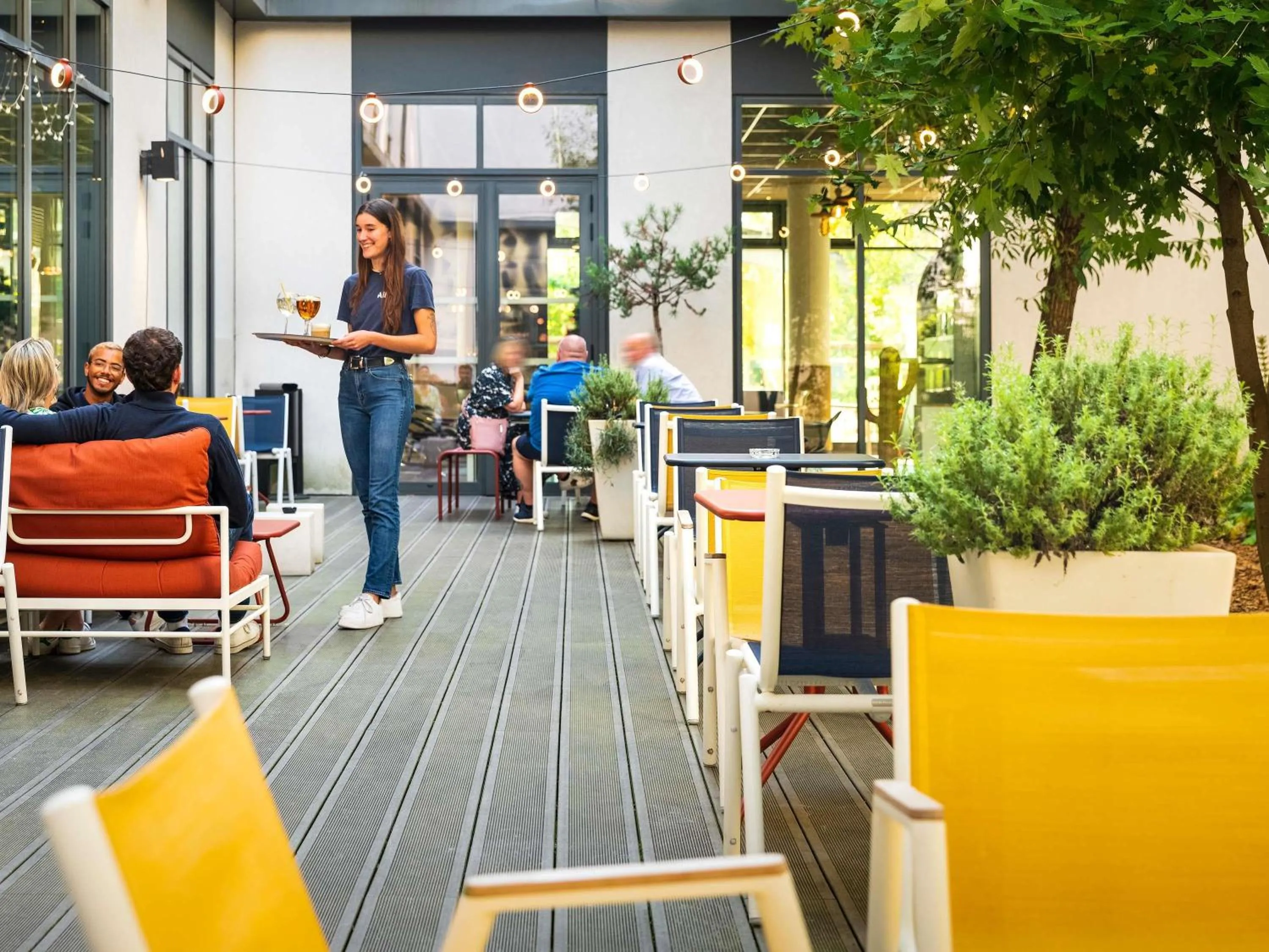Lounge or bar in ibis Paris Coeur d'Orly Airport