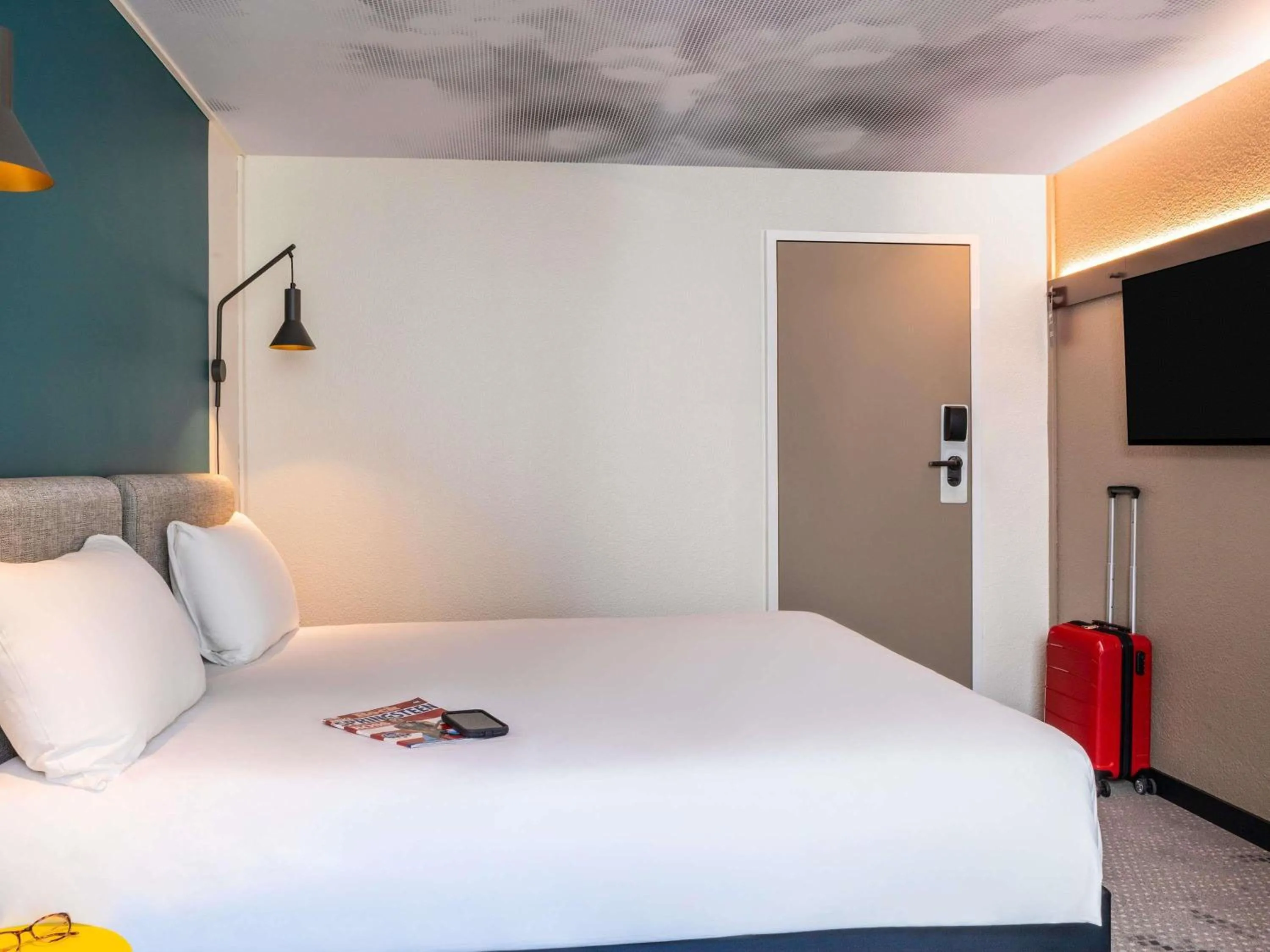 Bedroom, Bed in ibis Paris Coeur d'Orly Airport