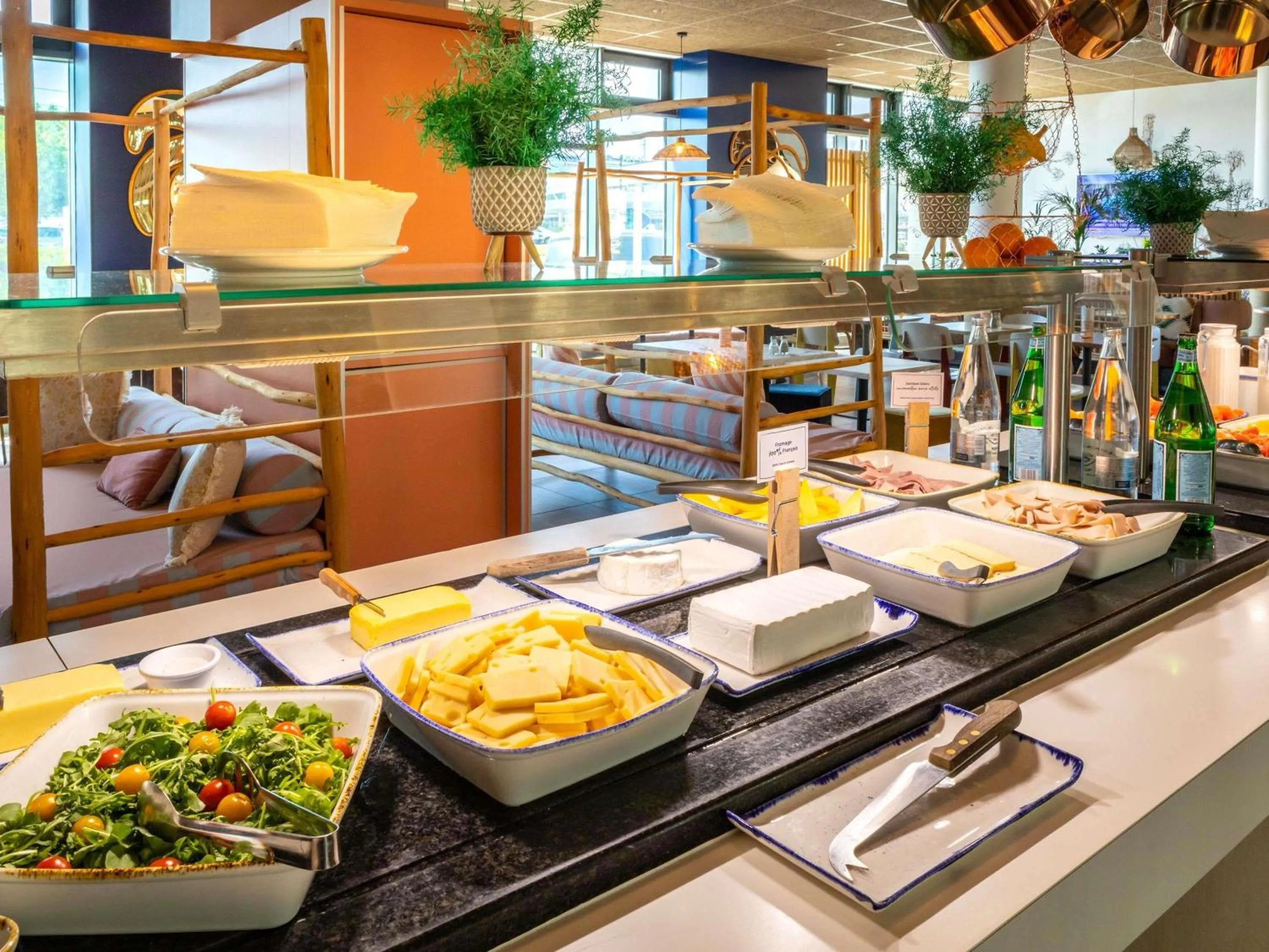 Restaurant/places to eat in ibis Paris Coeur d'Orly Airport