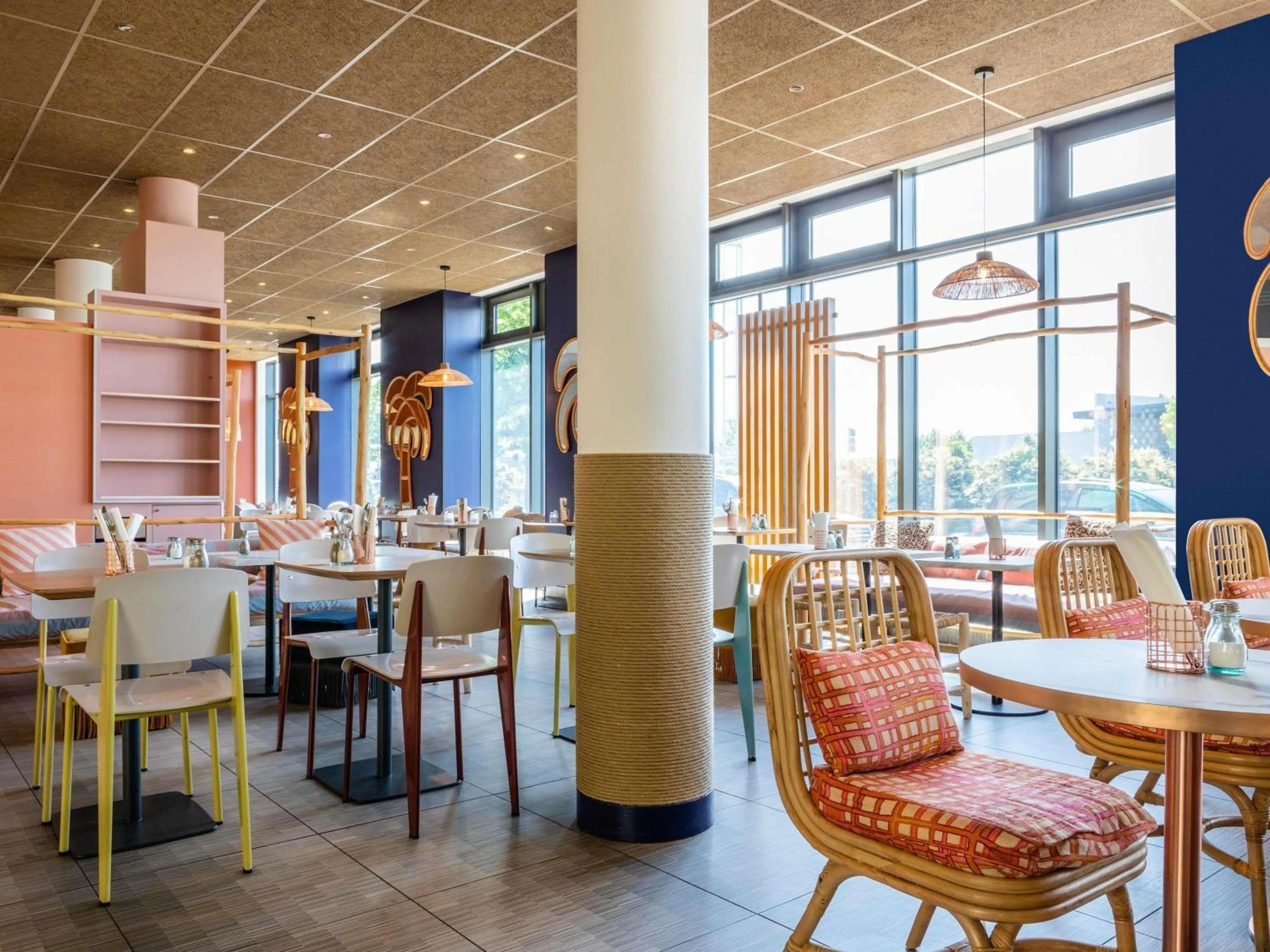 Restaurant/places to eat in ibis Paris Coeur d'Orly Airport