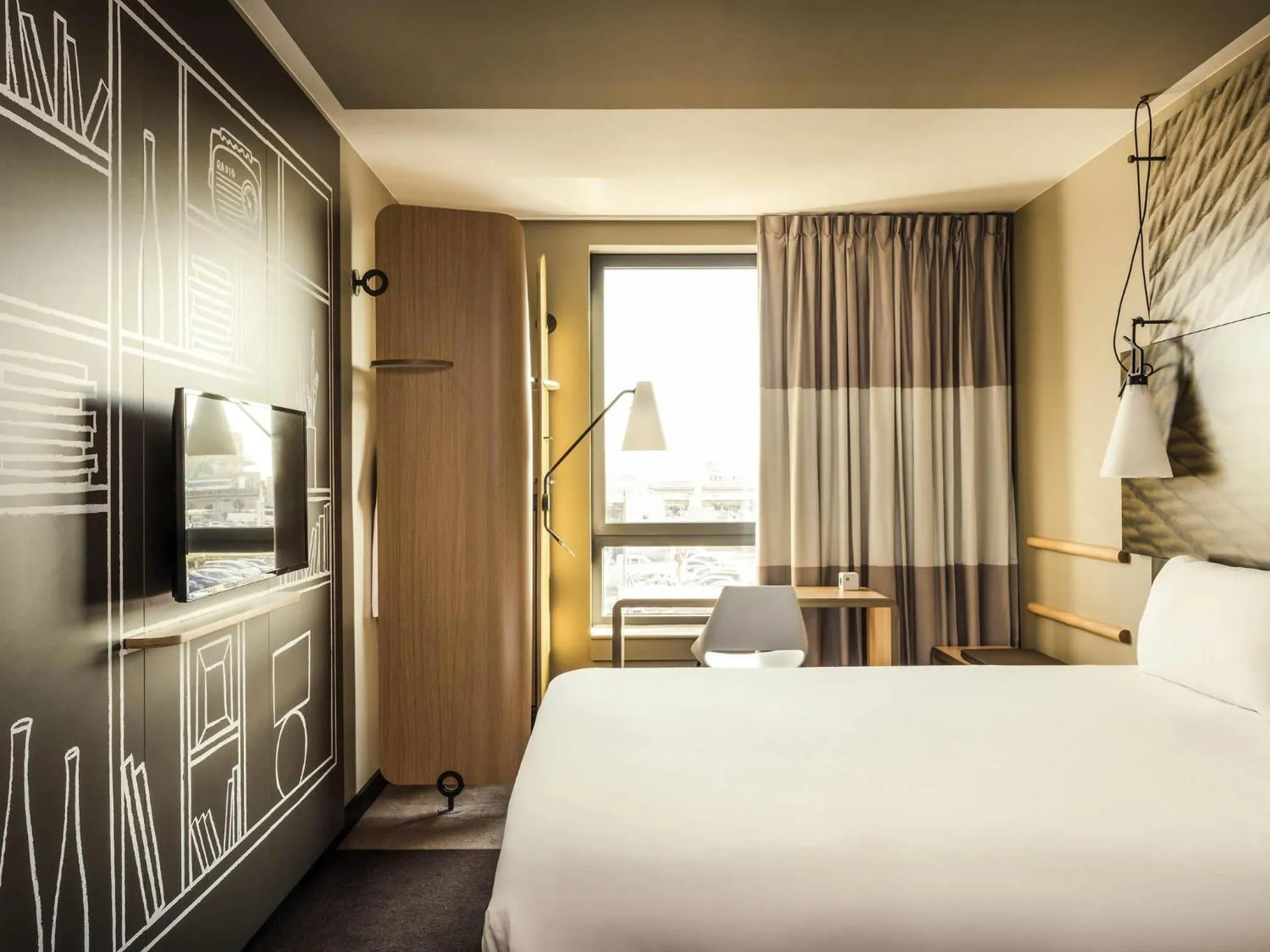 Bedroom, Bed in ibis Paris Coeur d'Orly Airport