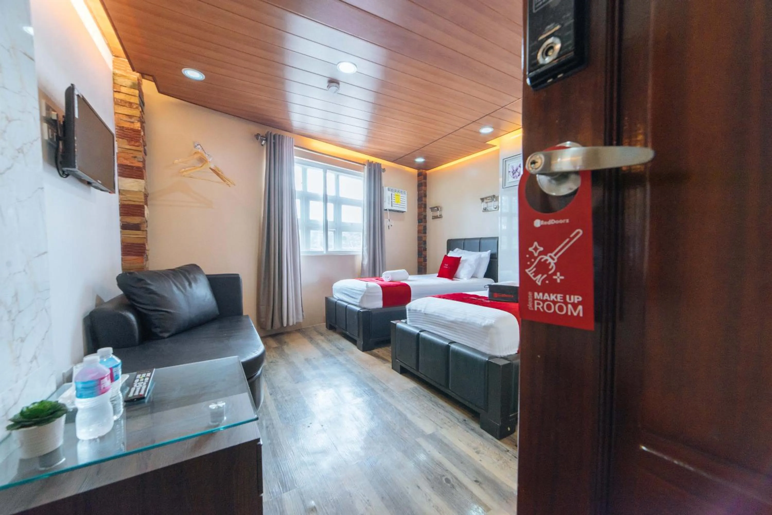 Photo of the whole room in RedDoorz@Lawaan Roxas City