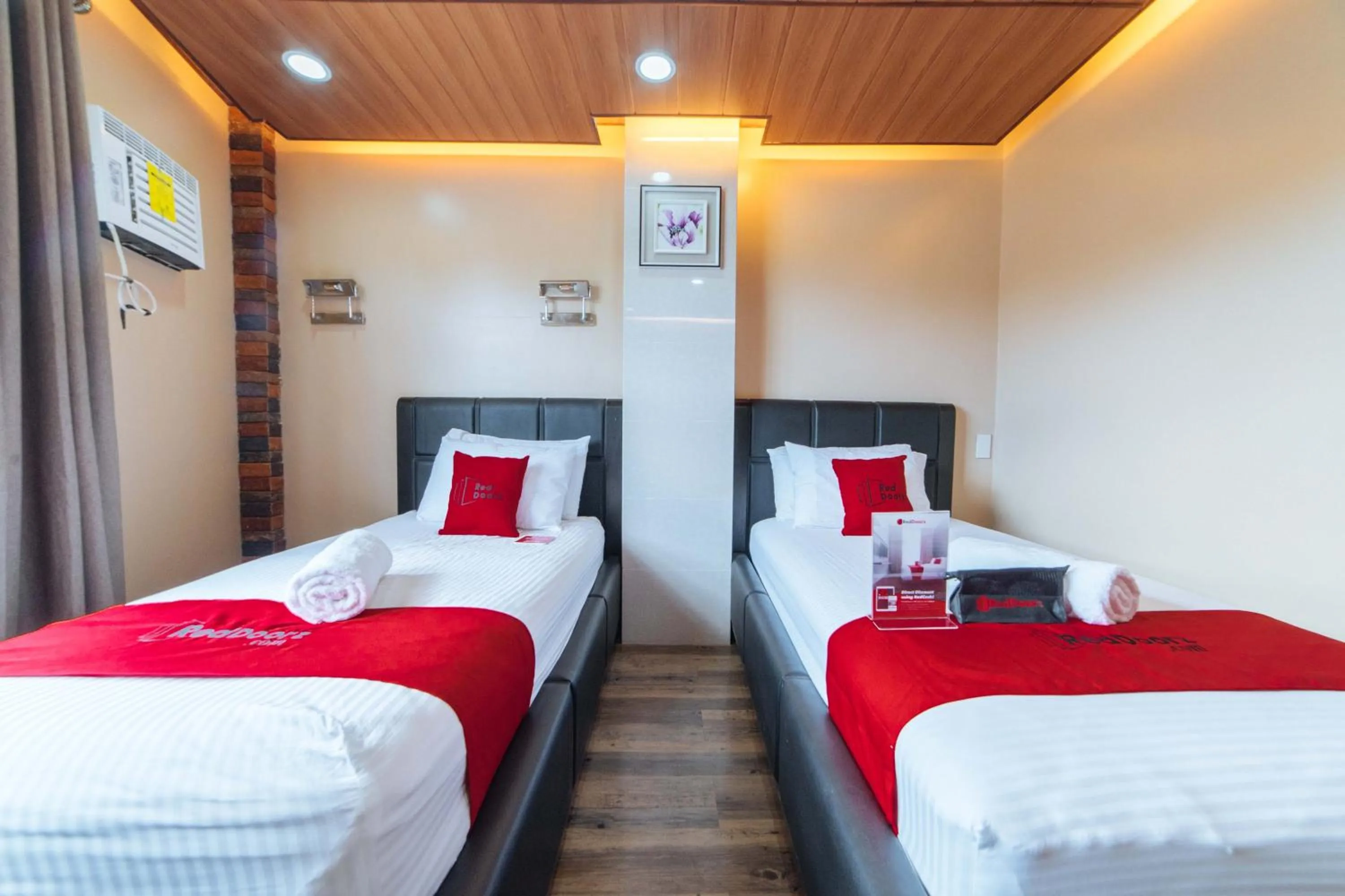 Photo of the whole room in RedDoorz@Lawaan Roxas City