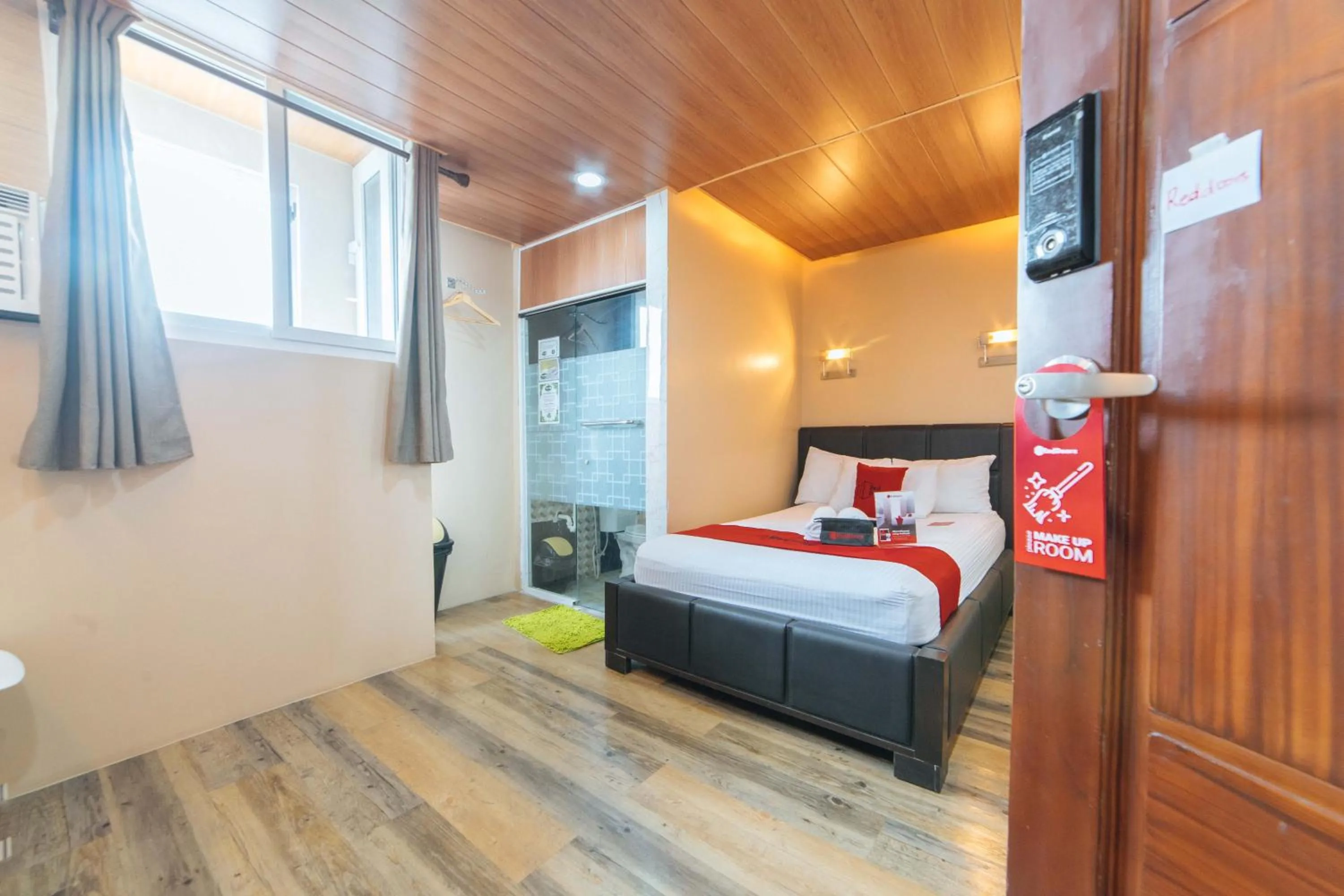 Photo of the whole room in RedDoorz@Lawaan Roxas City