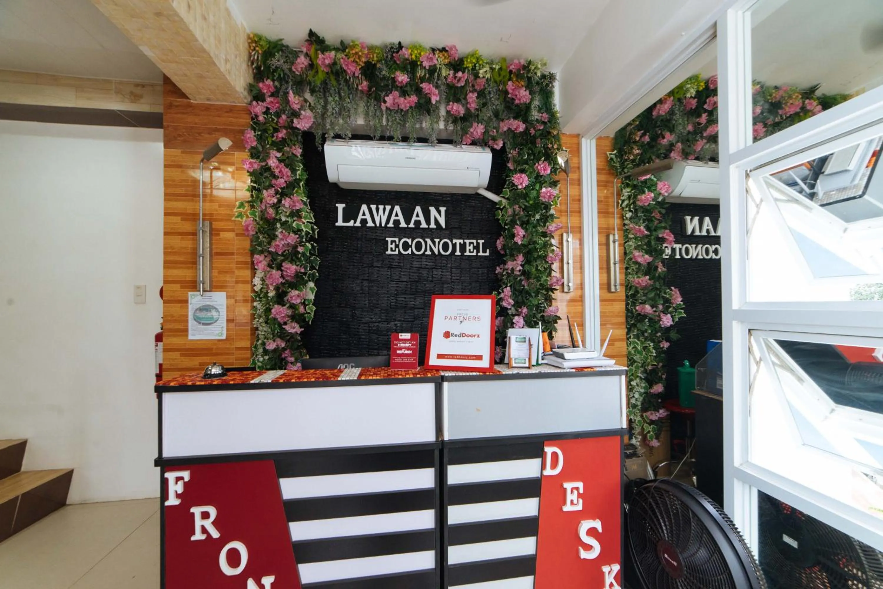 Lobby or reception in RedDoorz@Lawaan Roxas City