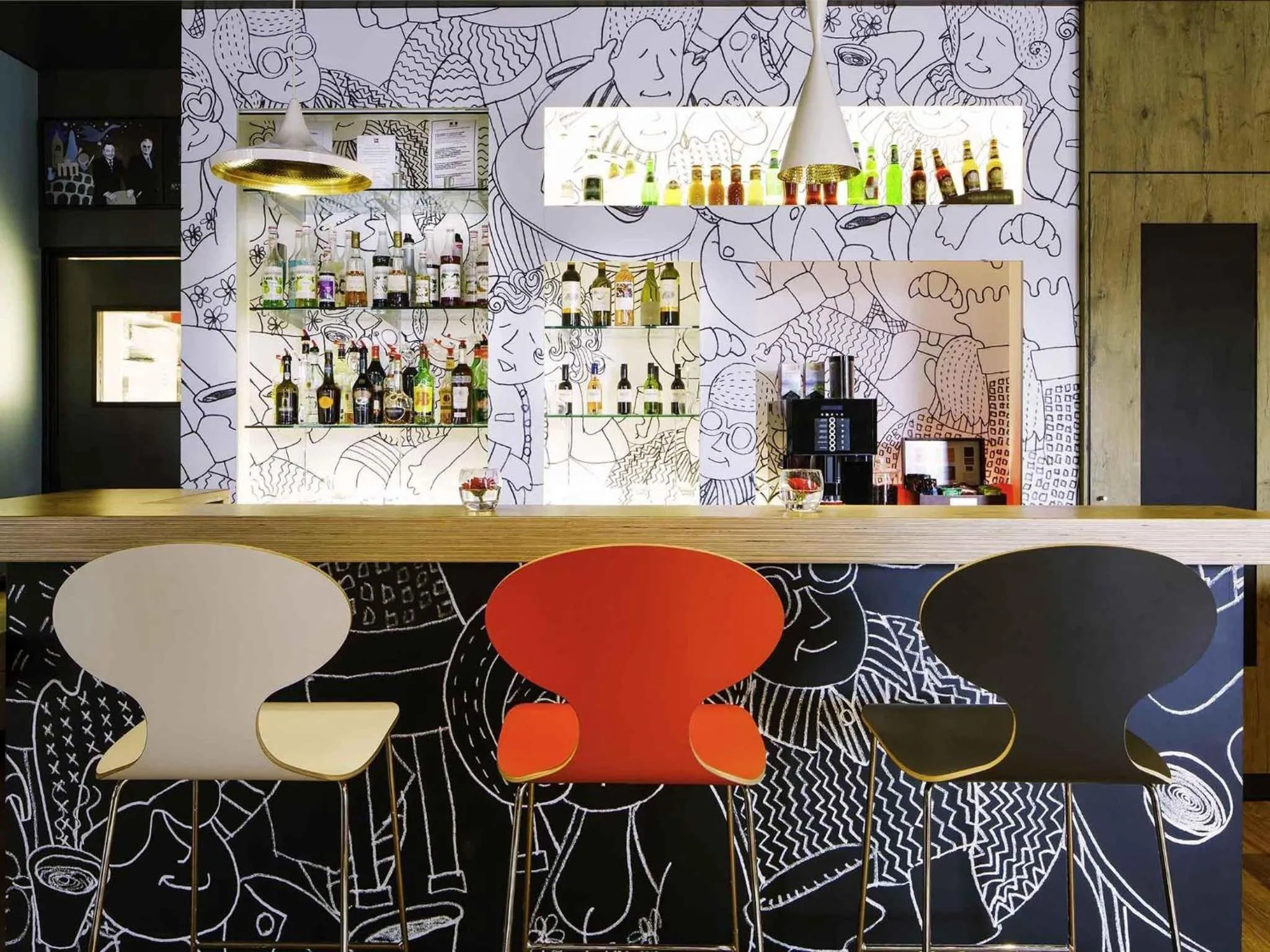 Lounge or bar in ibis Versailles Château