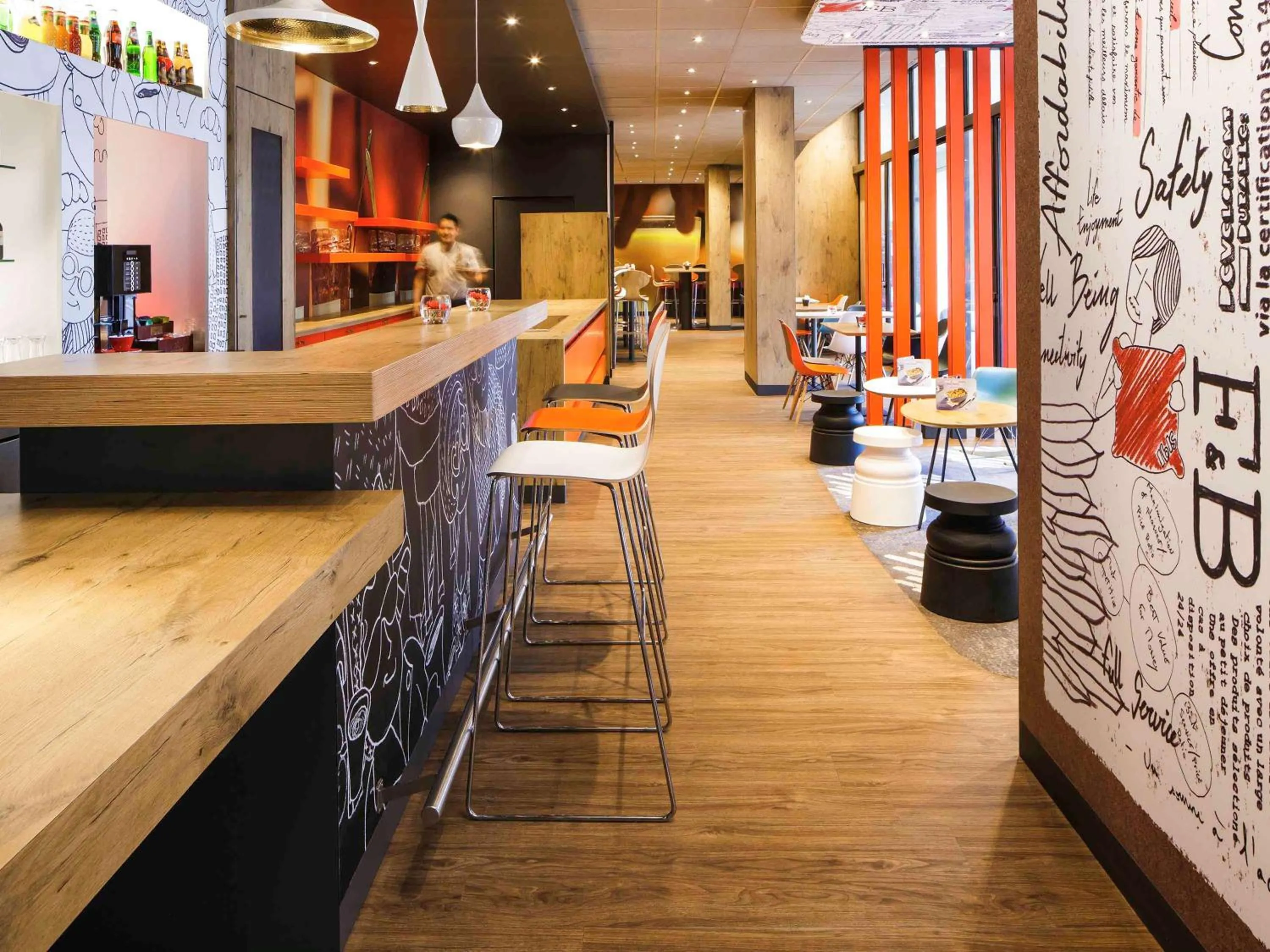 Lounge or bar in ibis Versailles Château