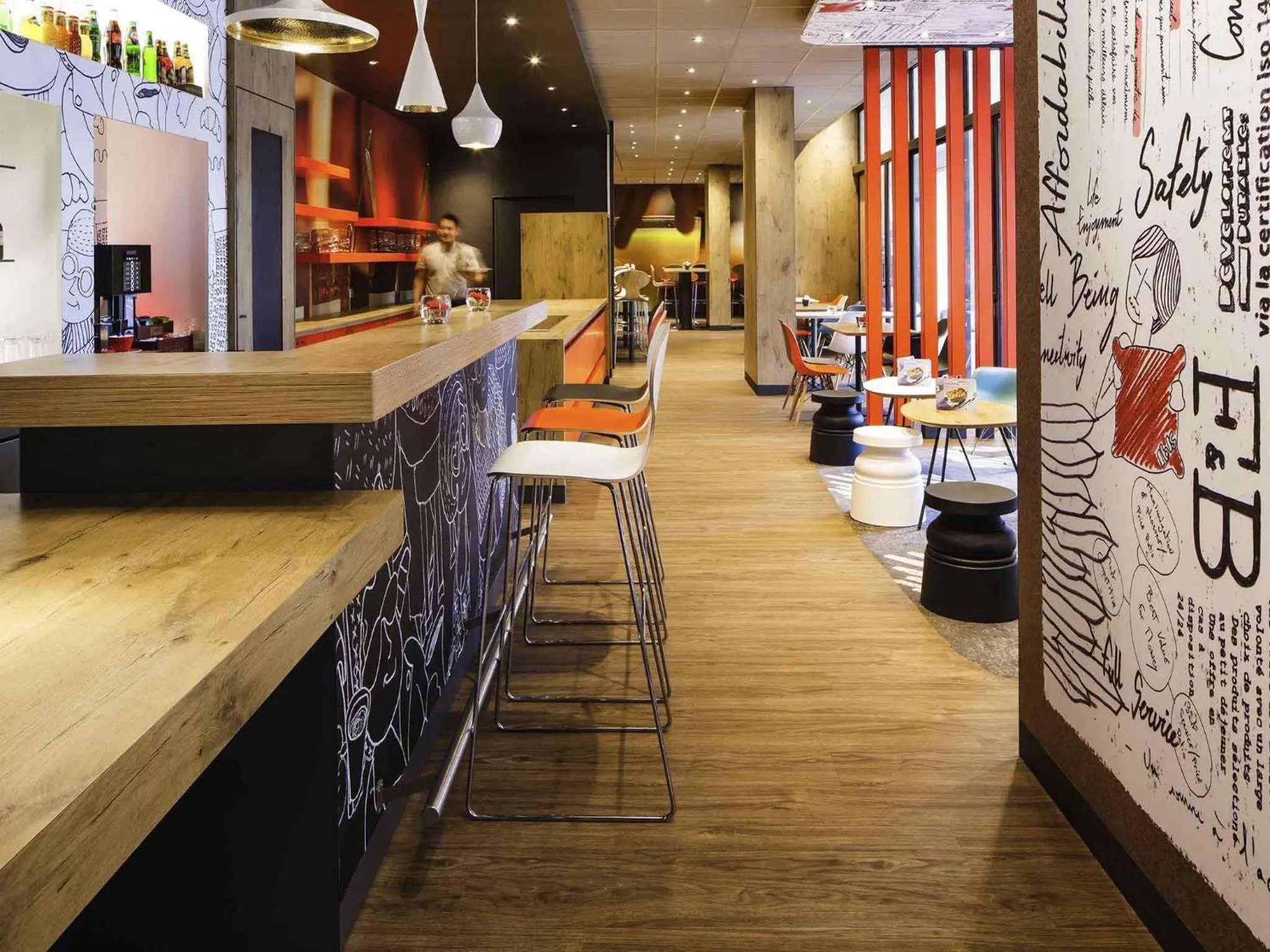 Lounge or bar in ibis Versailles Château