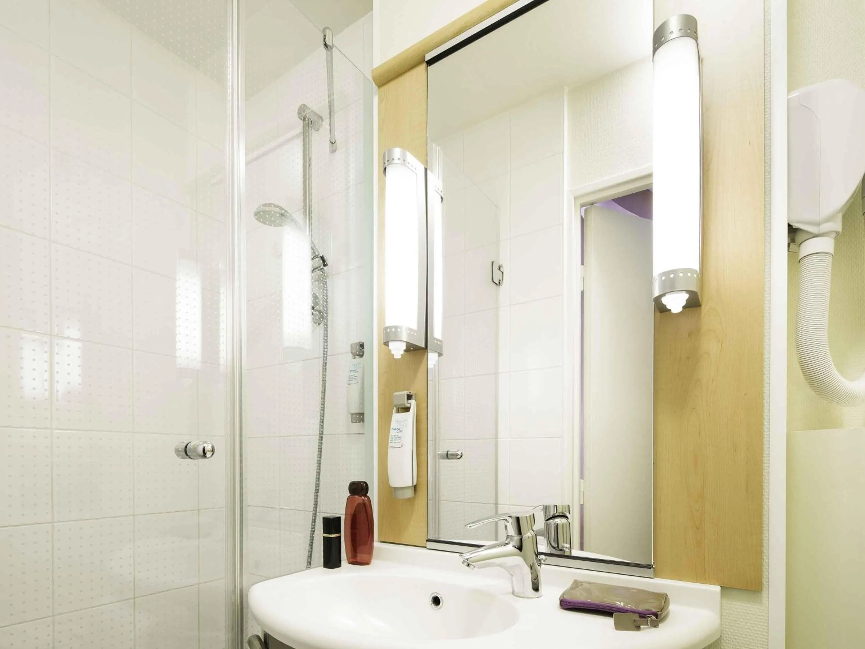 Bedroom in ibis Versailles Château