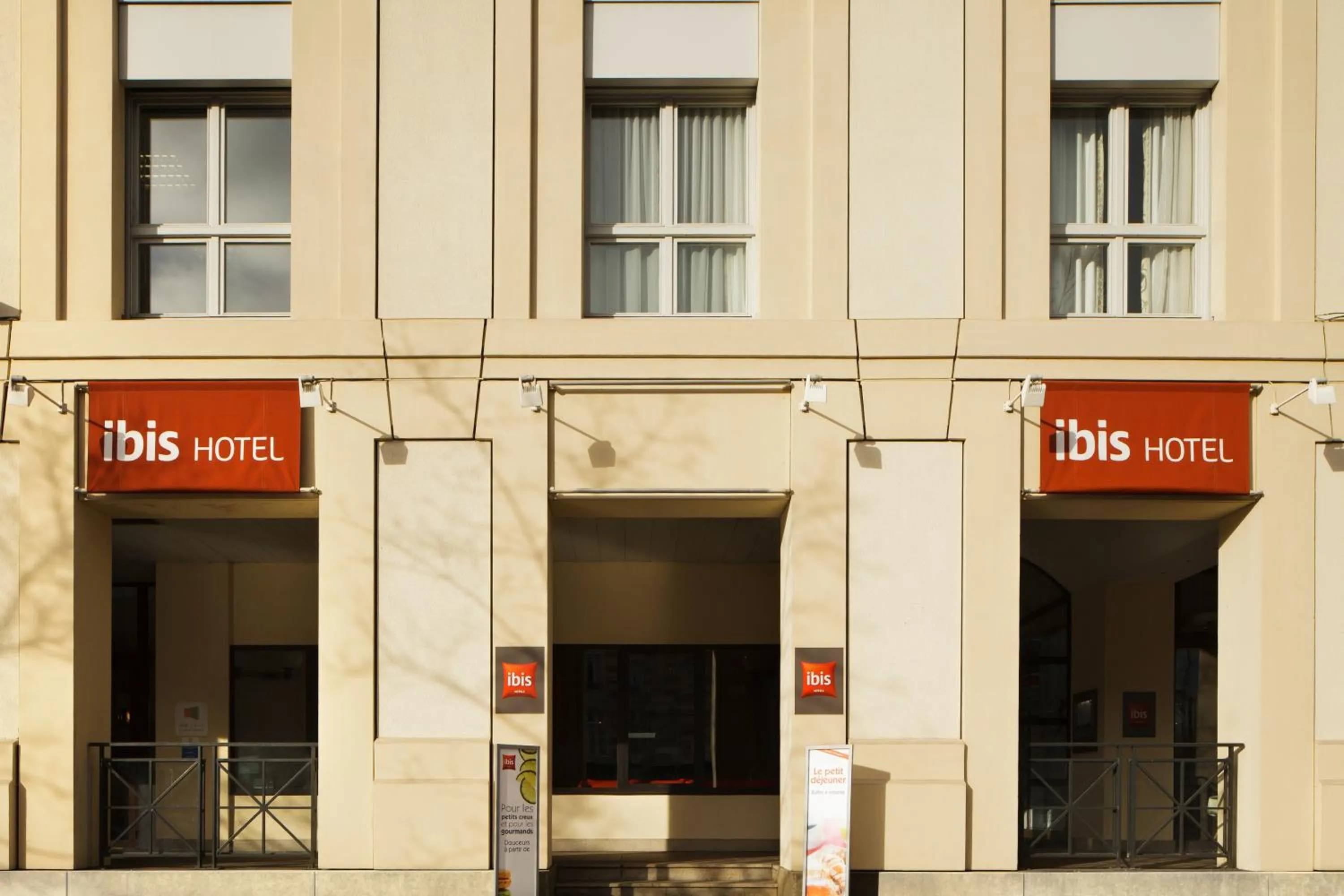 Facade/entrance in ibis Versailles Château