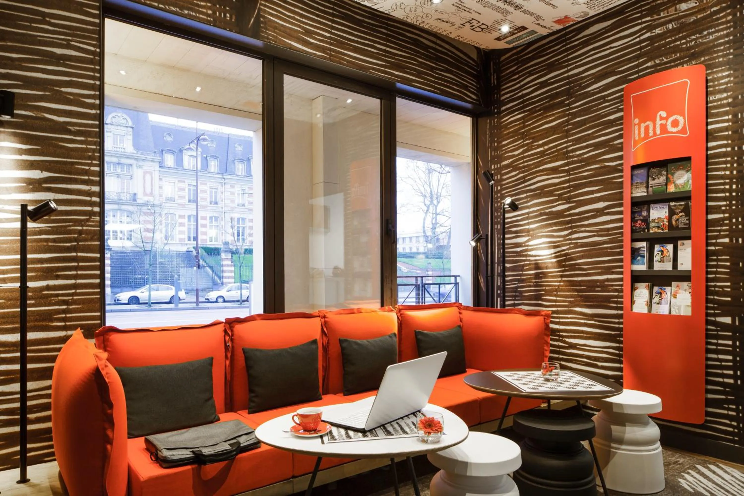 Lobby or reception in ibis Versailles Château