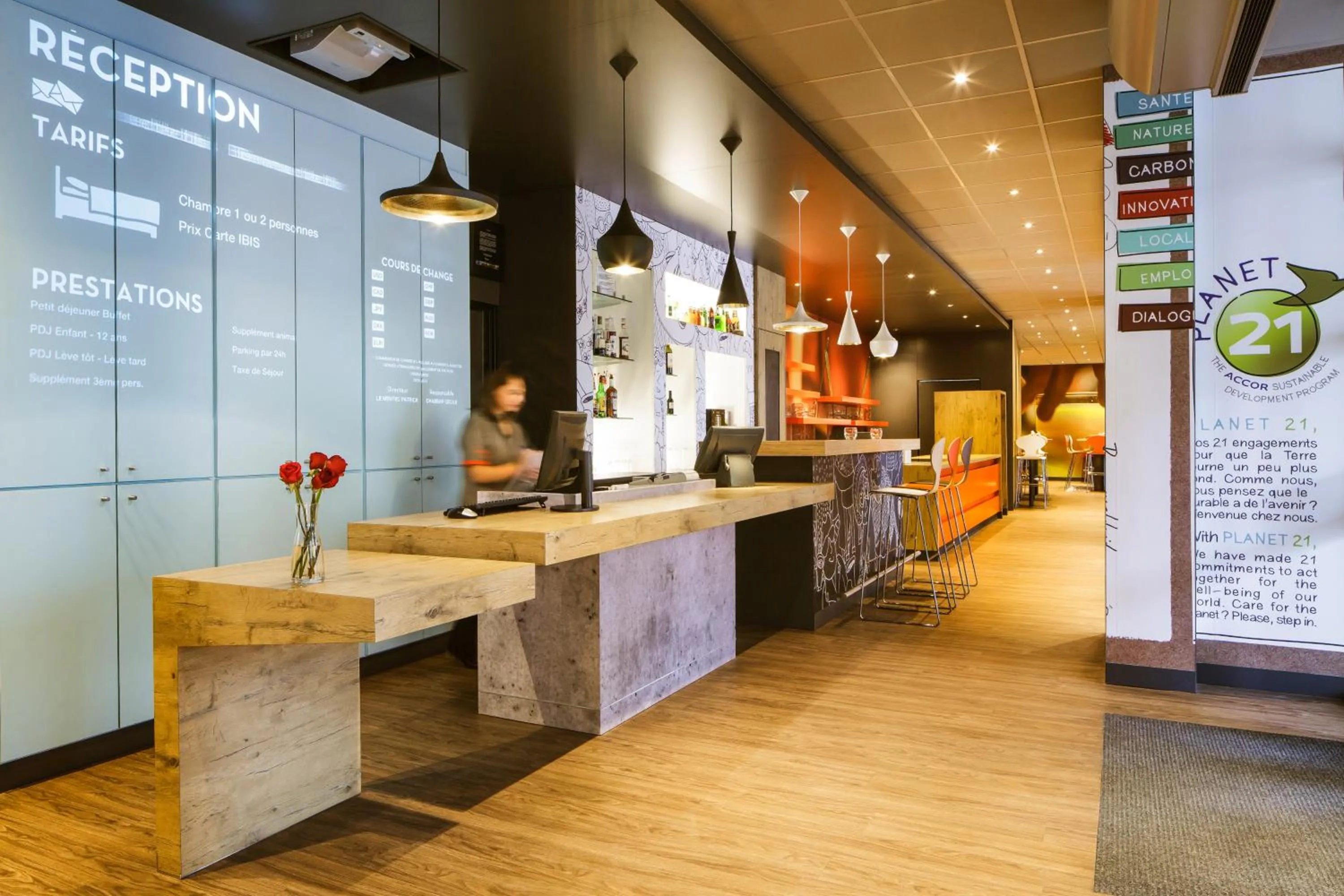 Restaurant/places to eat in ibis Versailles Château