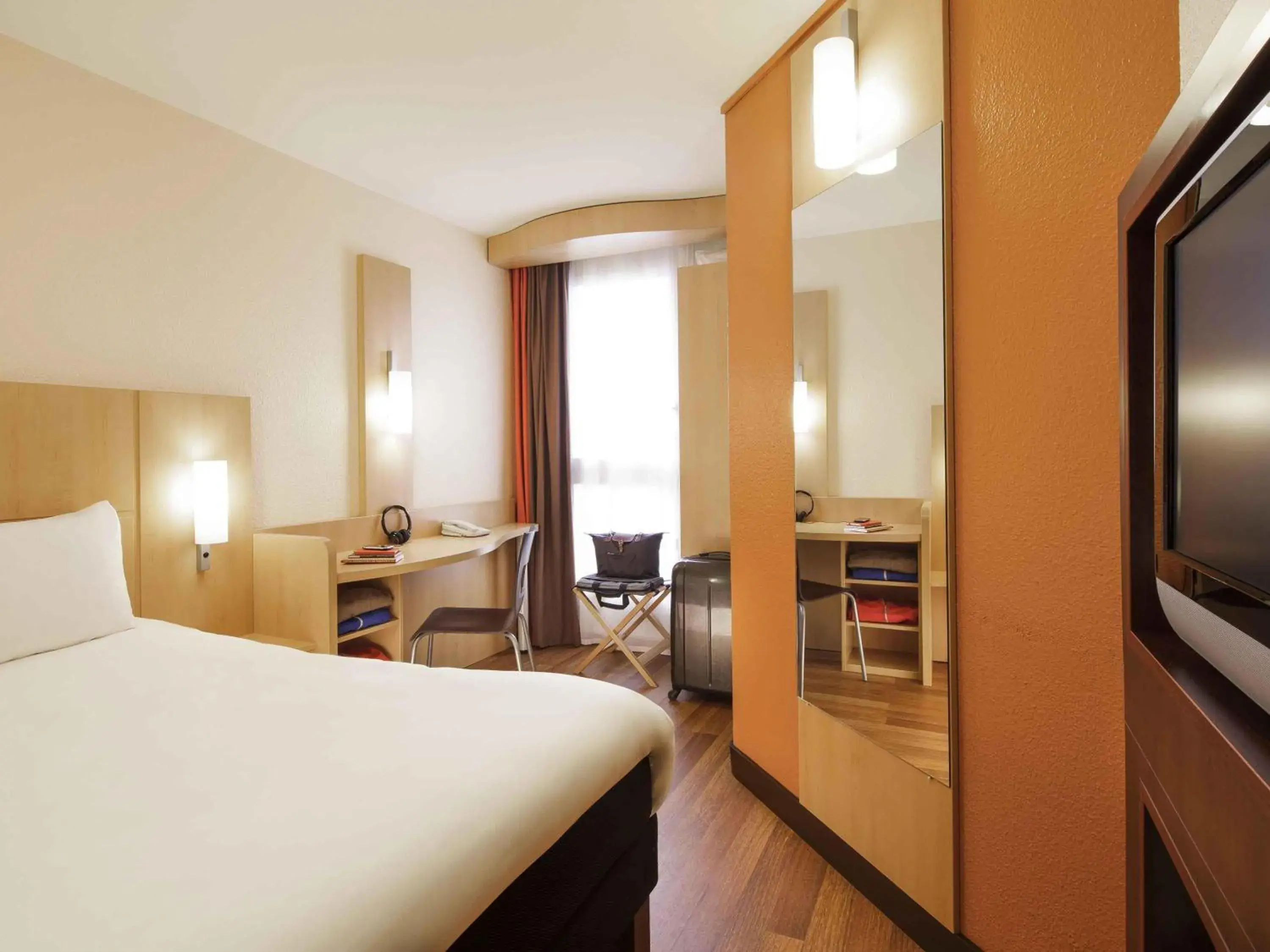 Standard Double Room in ibis Versailles Château Standard Double Room in ibis Versailles Château