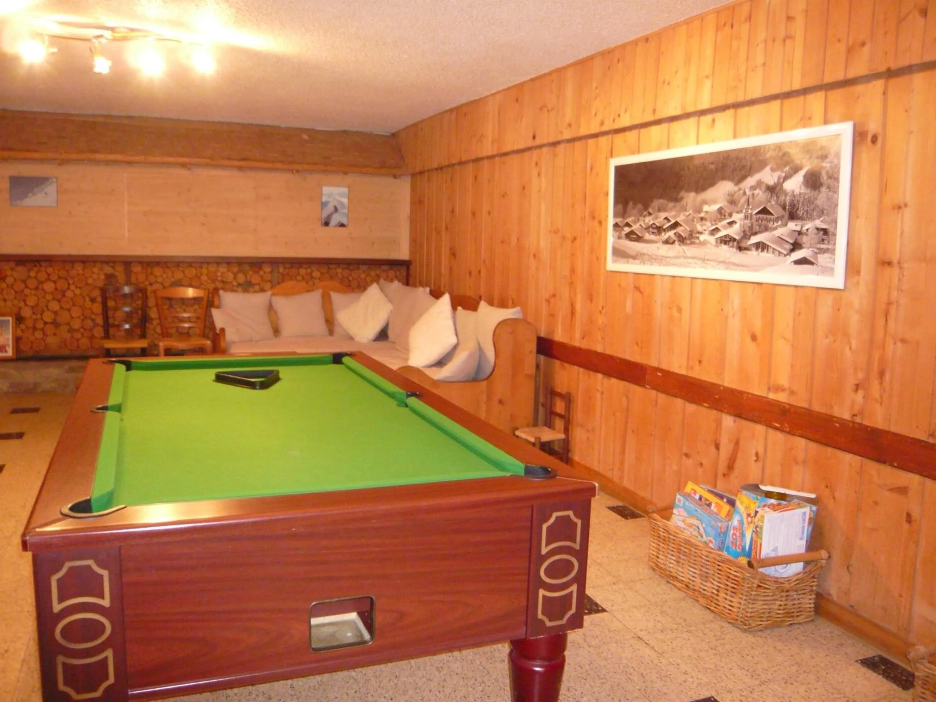 Billiard in Le Caprice Des Neiges