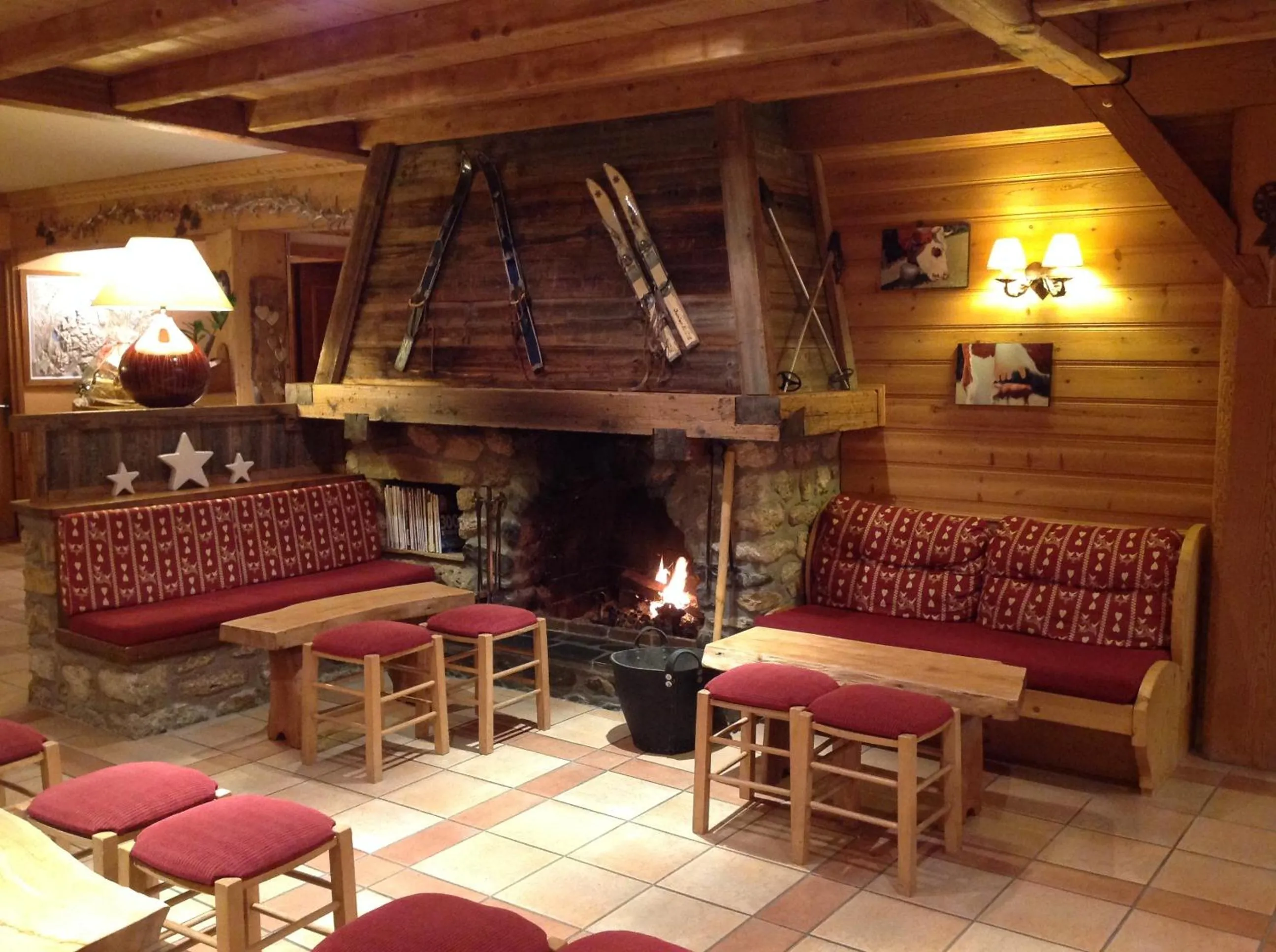 Lounge or bar in Le Caprice Des Neiges