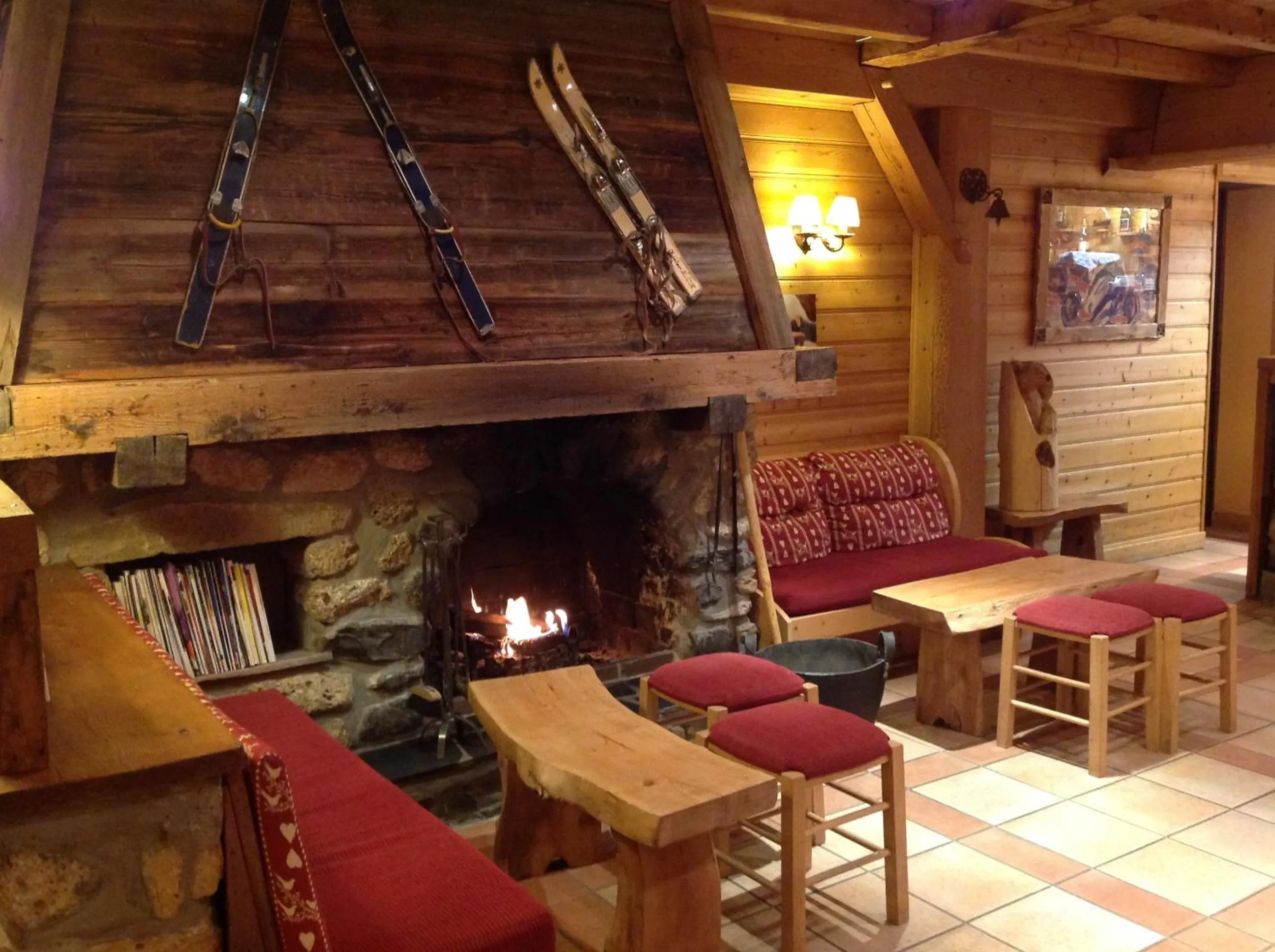 Lounge or bar in Le Caprice Des Neiges