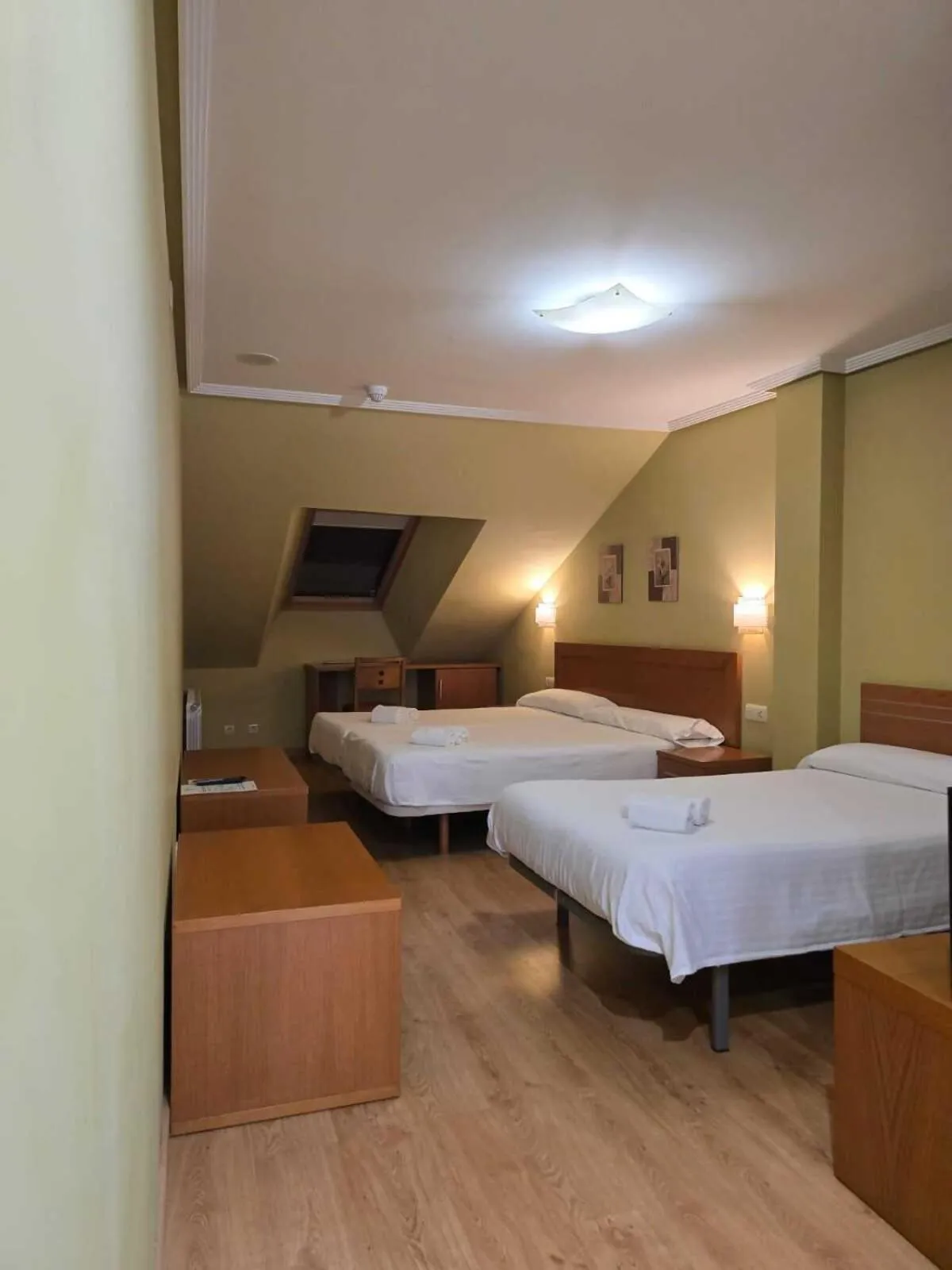 Bed in HOTEL EL ROBLE PALENTINO