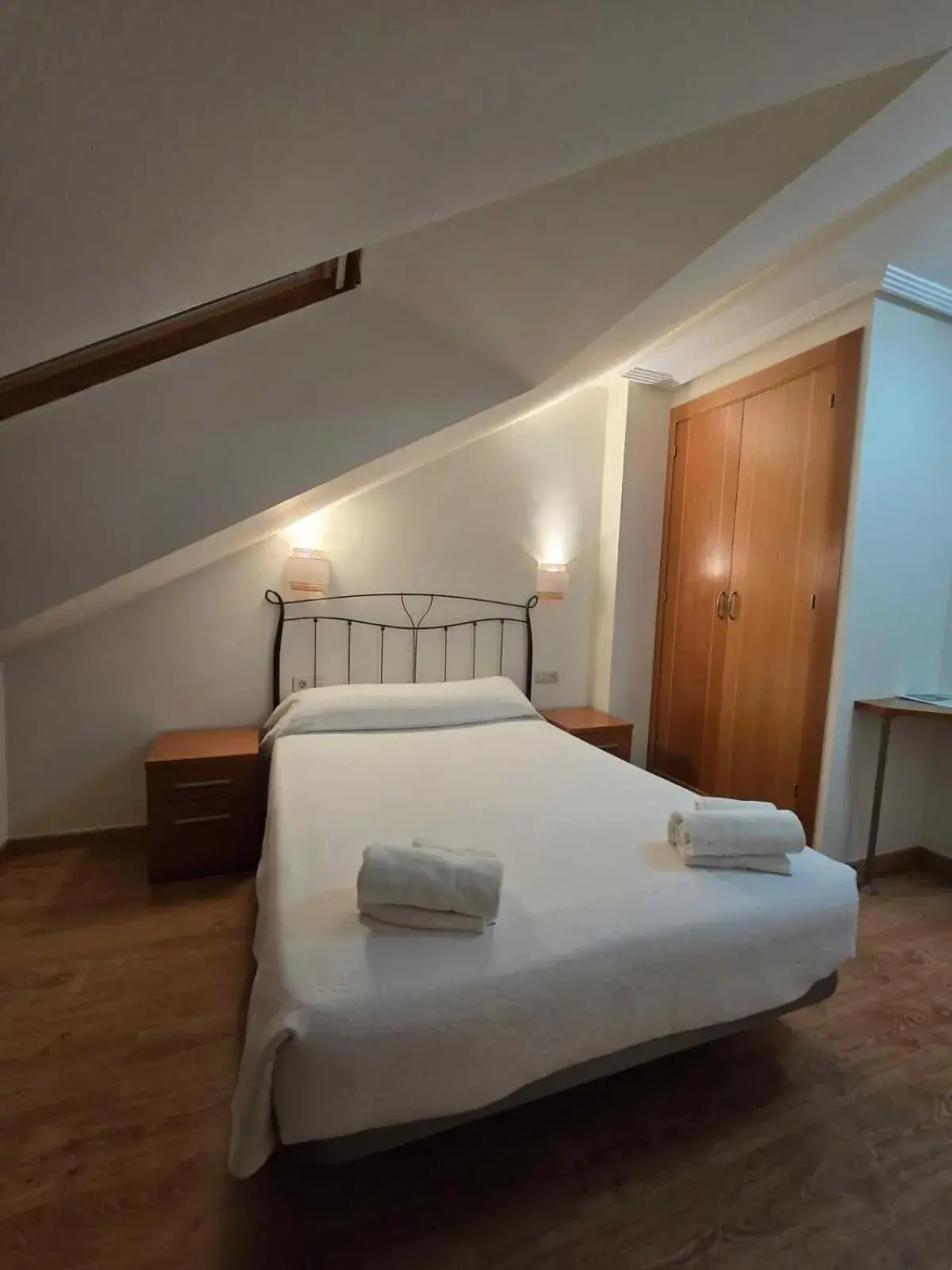 Superior Single Room - single occupancy in HOTEL EL ROBLE PALENTINO Superior Single Room - single occupancy in HOTEL EL ROBLE PALENTINO