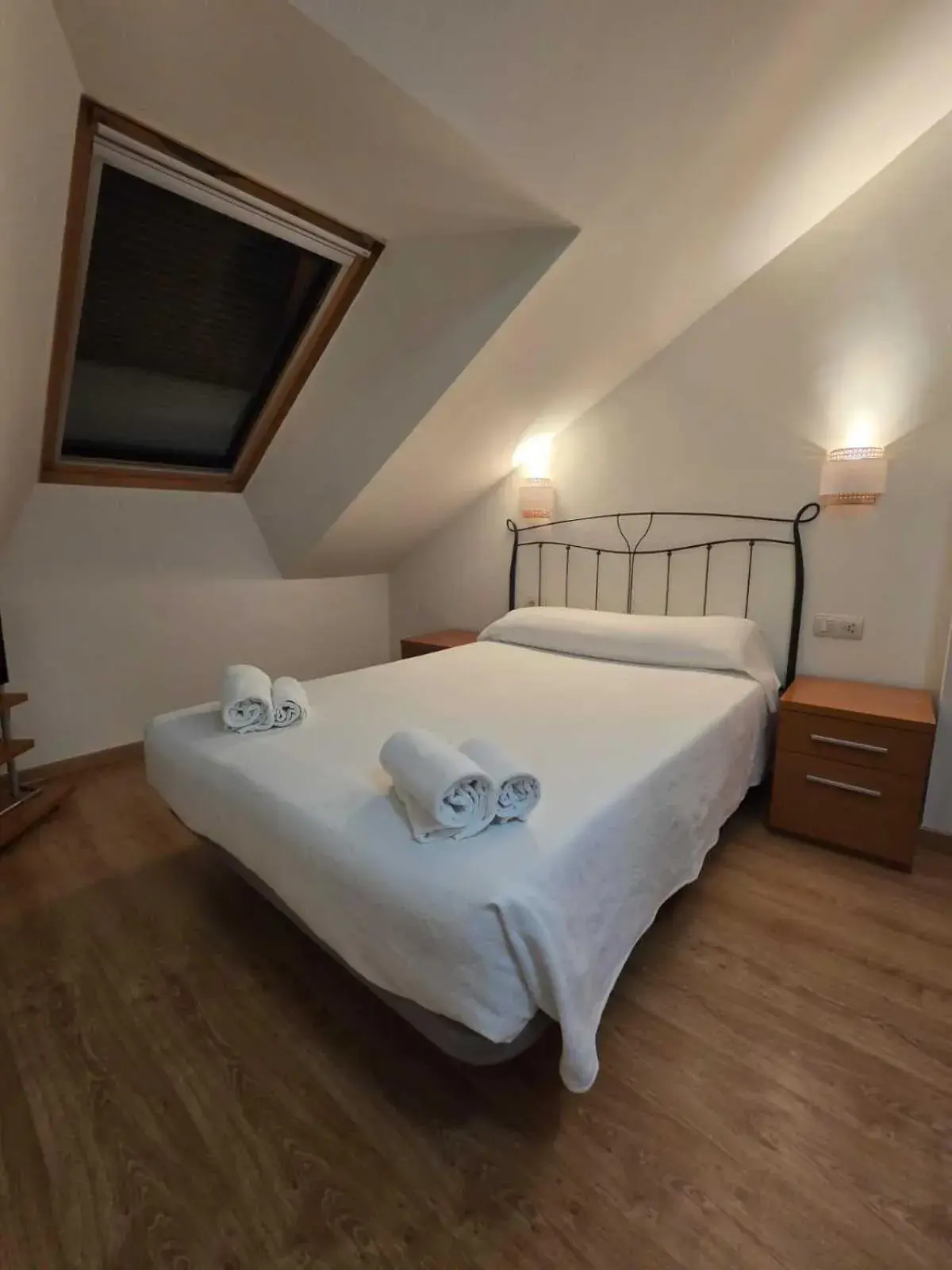 Superior Single Room - single occupancy in HOTEL EL ROBLE PALENTINO Superior Single Room - single occupancy in HOTEL EL ROBLE PALENTINO