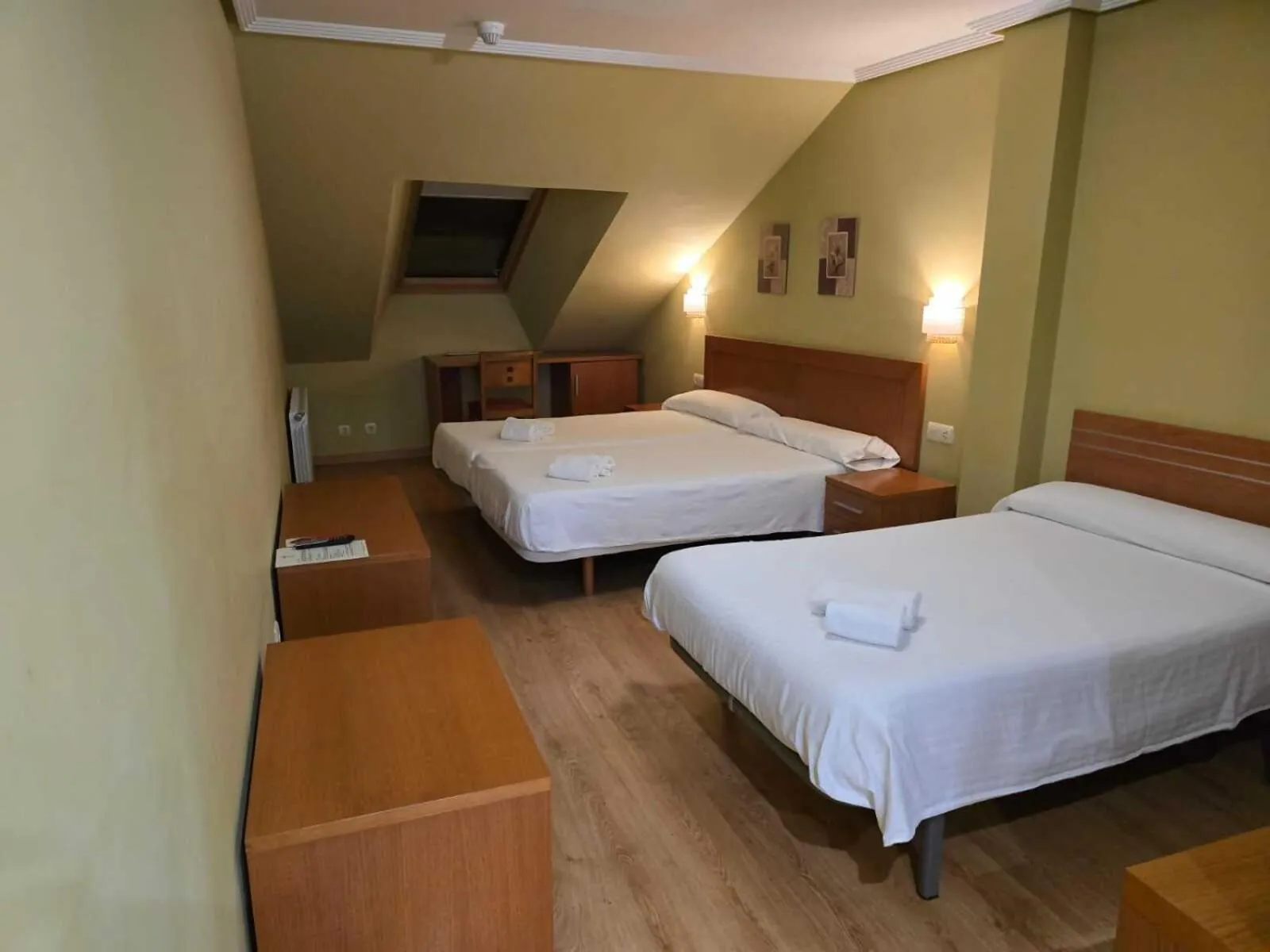 Bed in HOTEL EL ROBLE PALENTINO