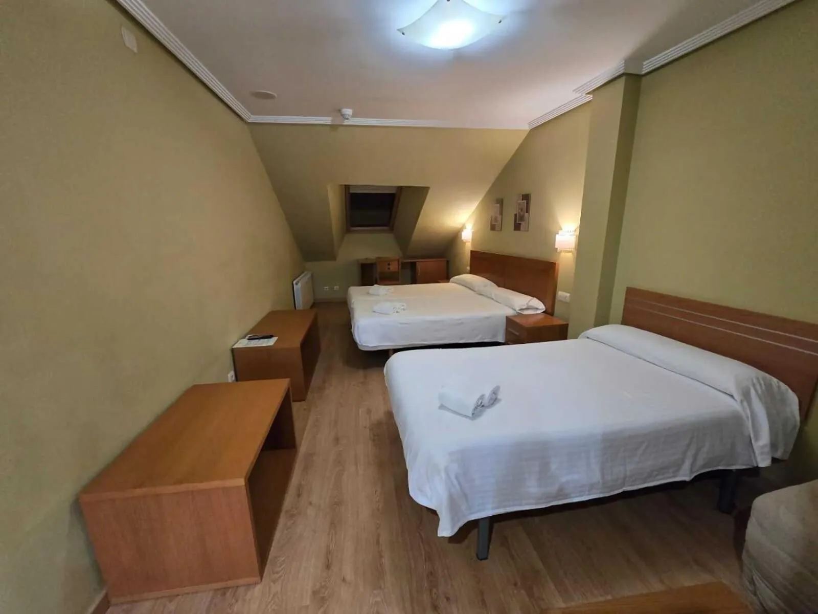 Bed in HOTEL EL ROBLE PALENTINO