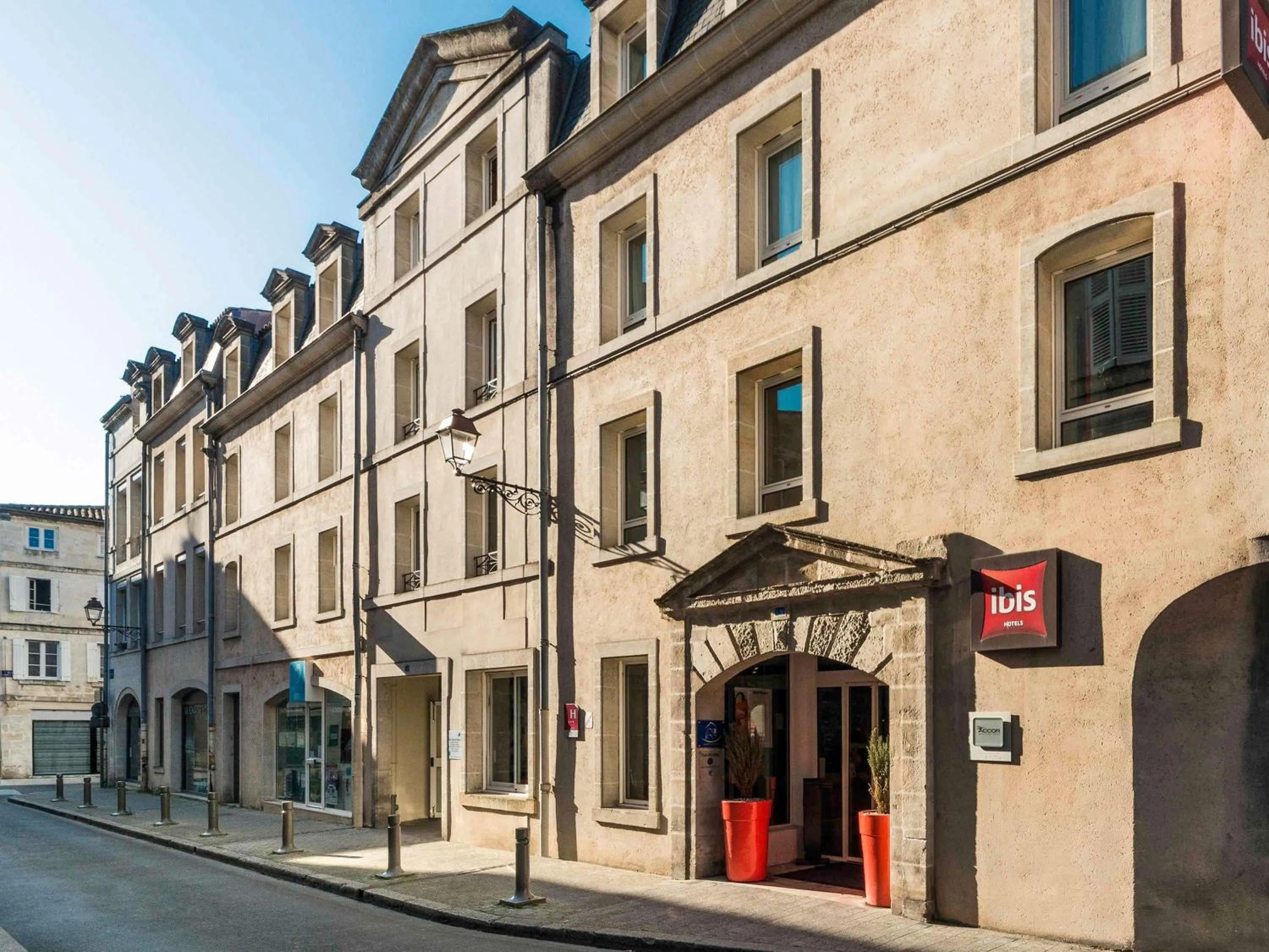 Property building in ibis La Rochelle Centre Historique