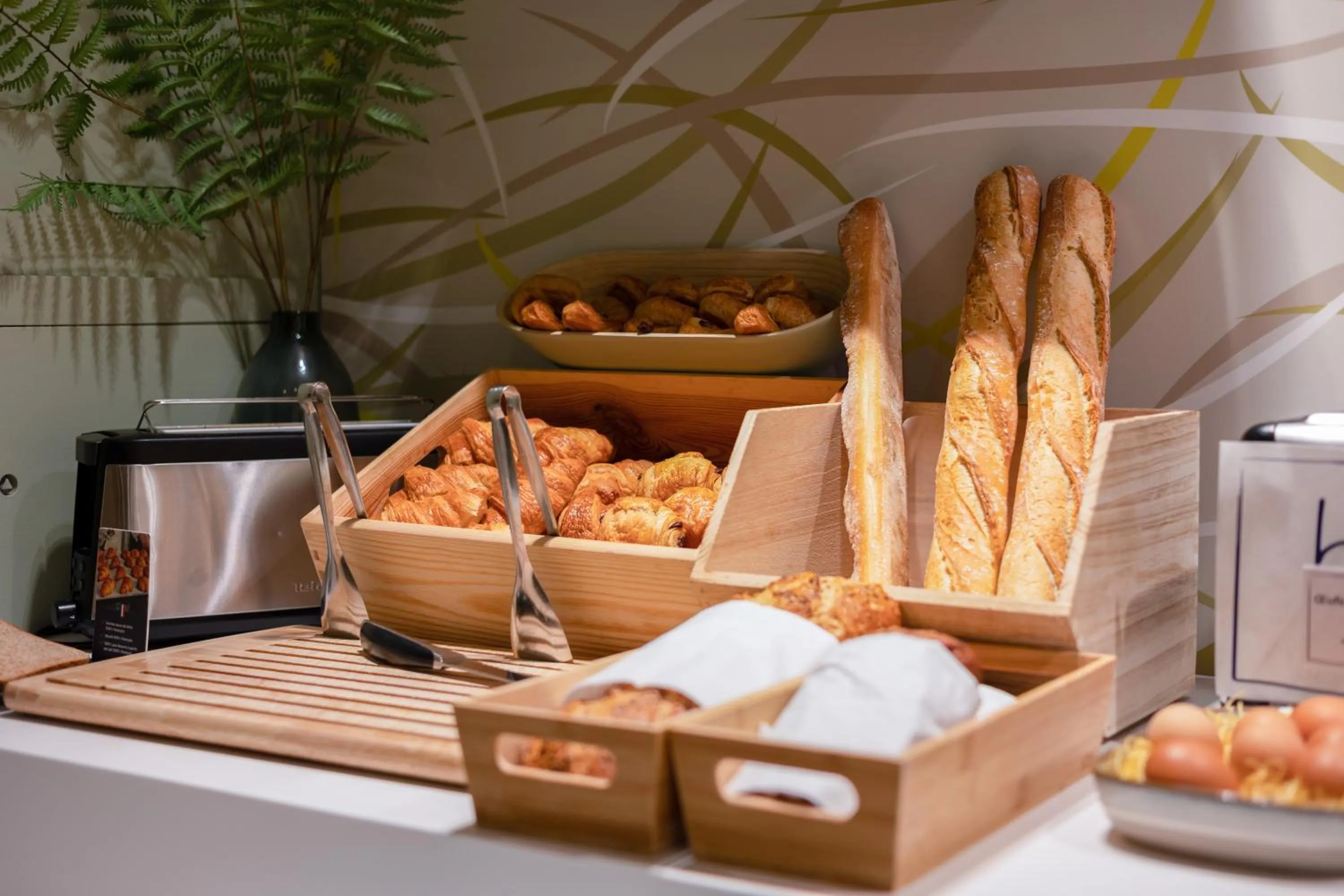 Breakfast in ibis La Rochelle Centre Historique