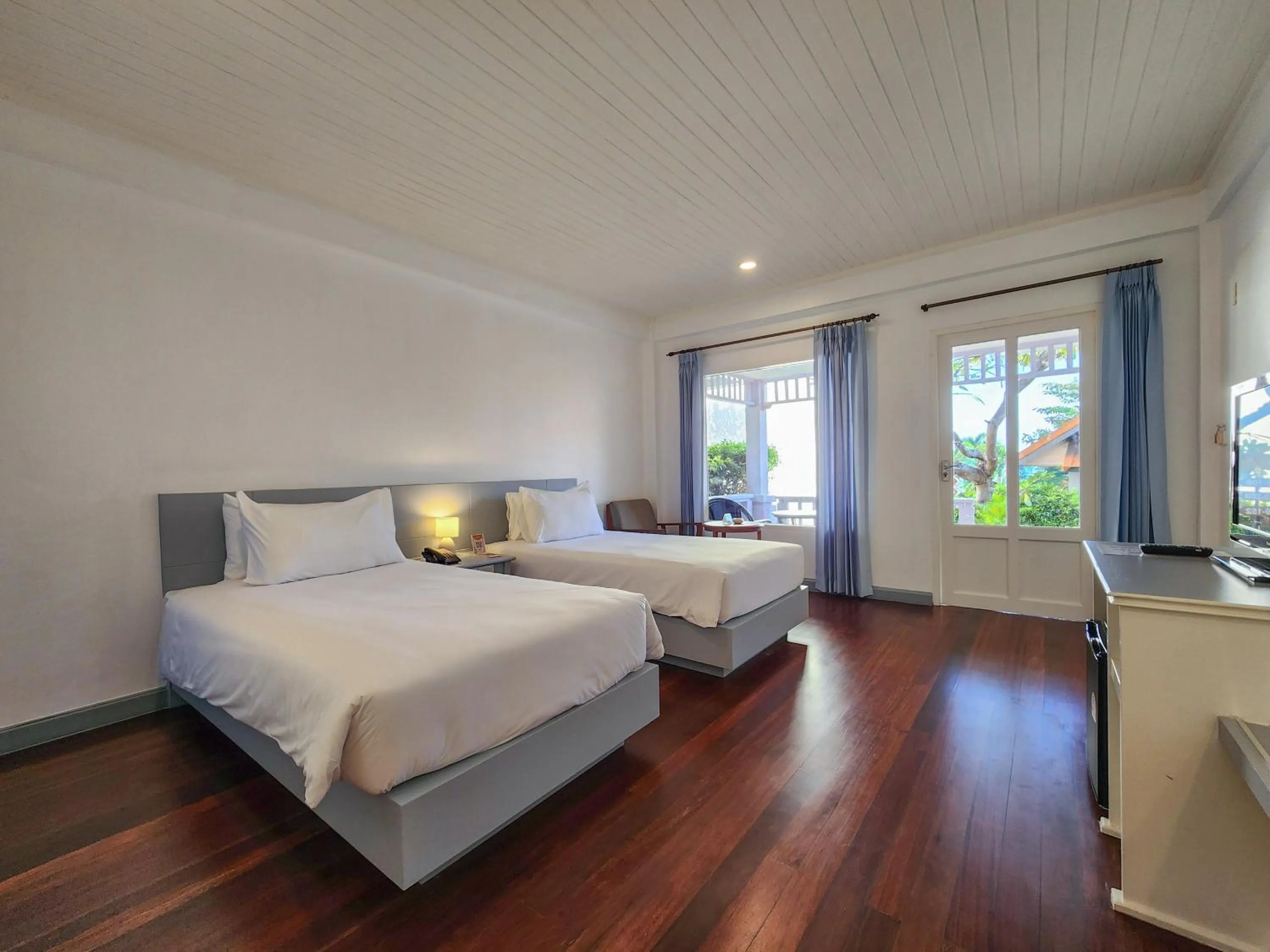 Bed in Garden Sea View Resort