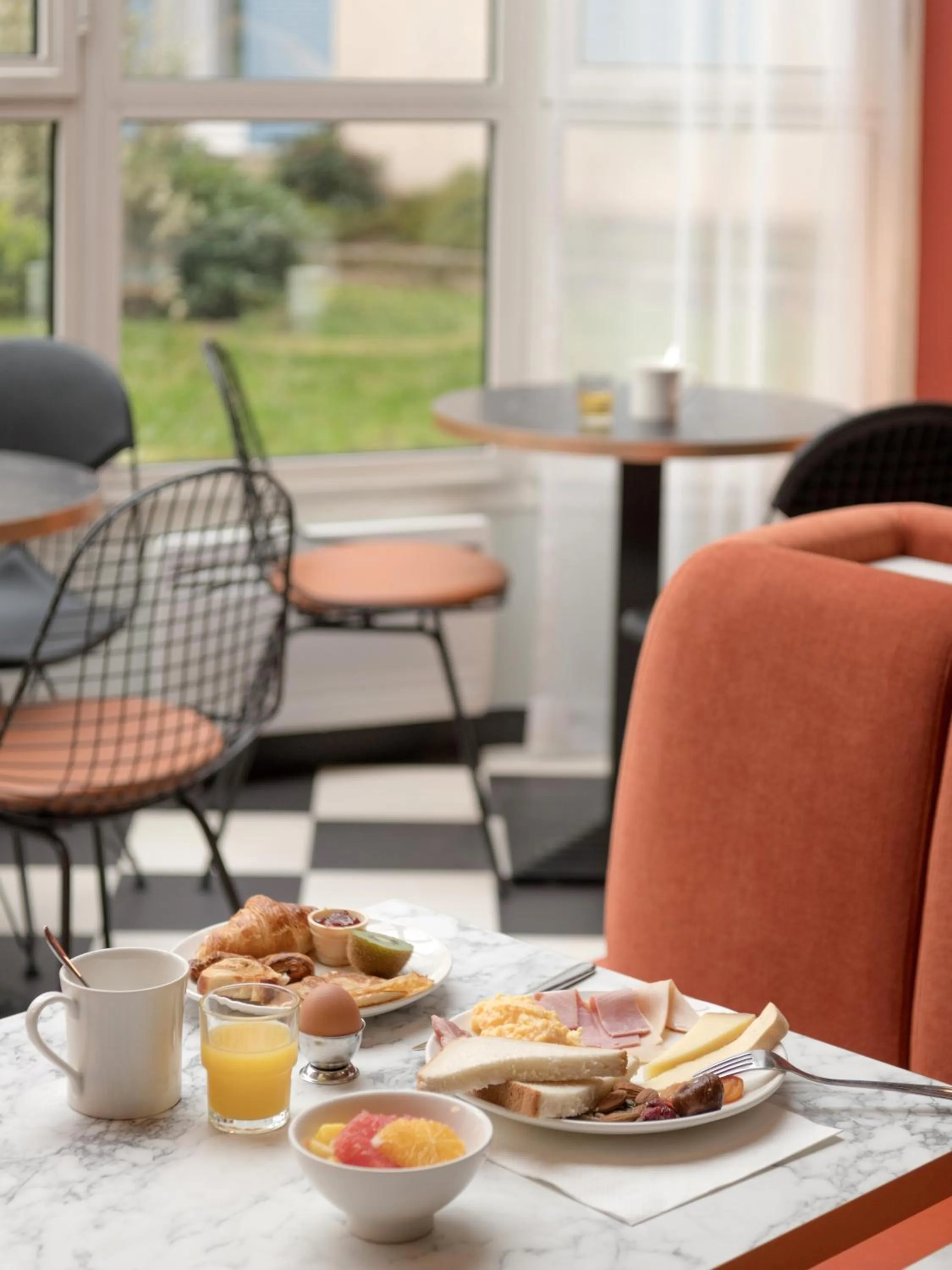 Buffet breakfast in ibis Rueil-Malmaison Centre