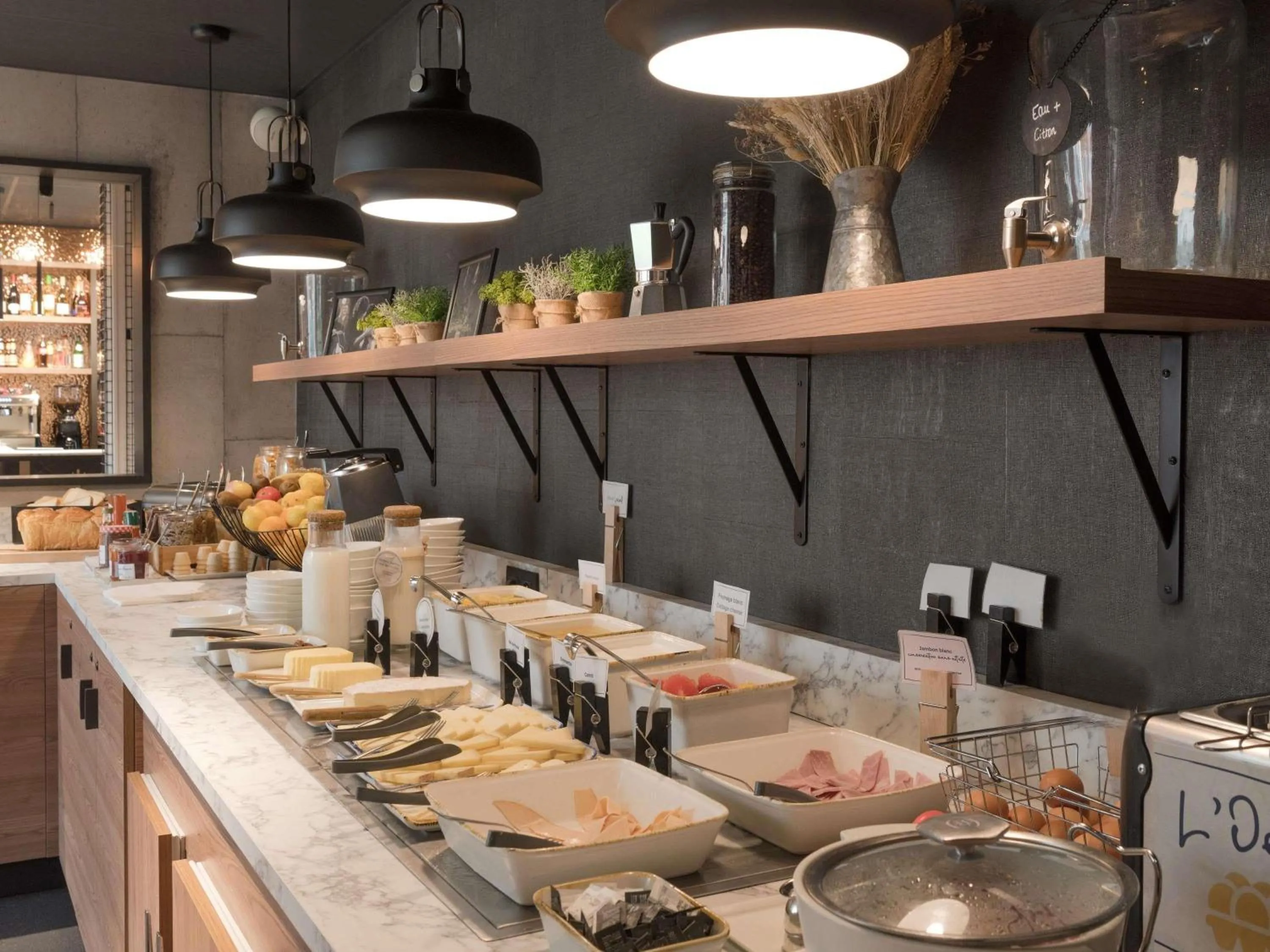 Breakfast in ibis Rueil-Malmaison Centre