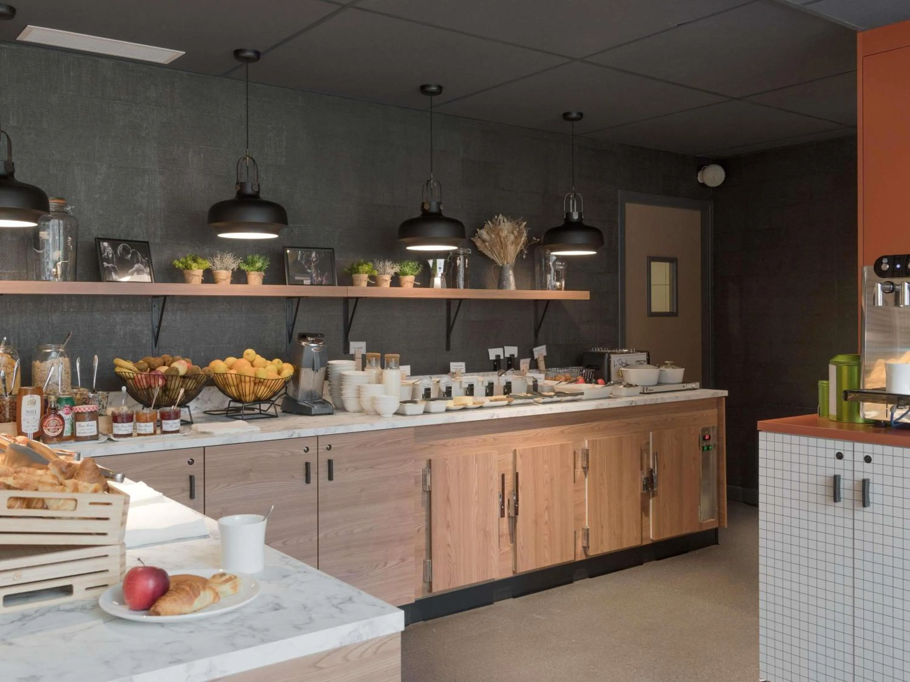 Breakfast in ibis Rueil-Malmaison Centre