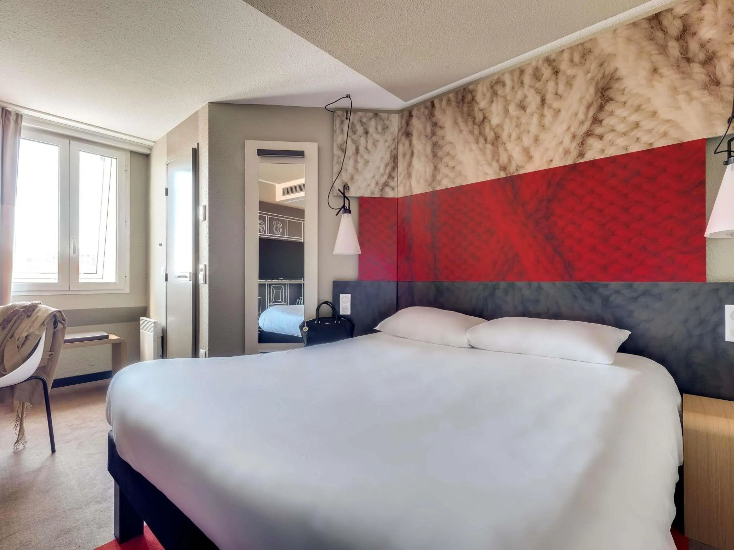 Bedroom, Bed in ibis Rueil-Malmaison Centre