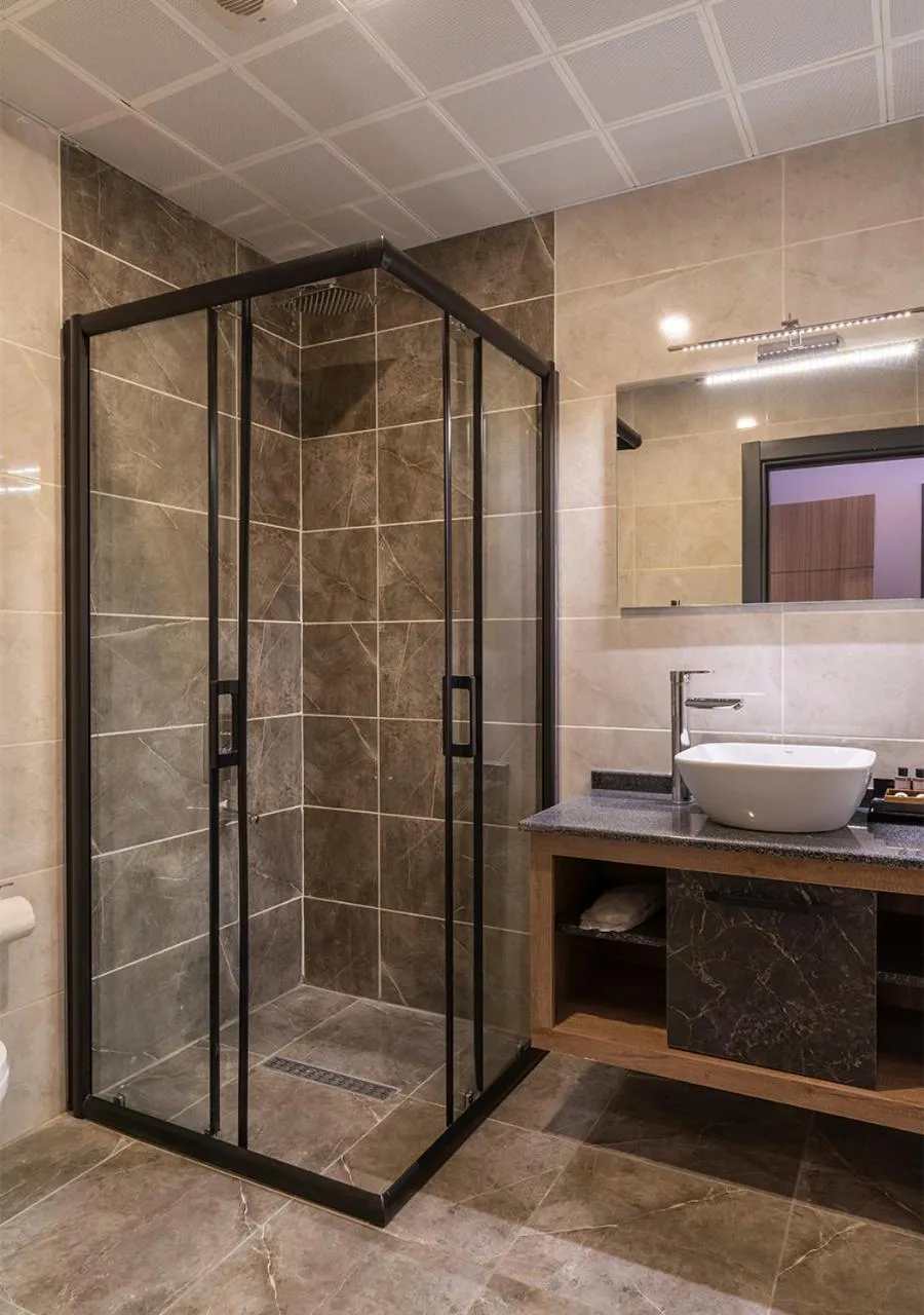 Shower in City Port Hotel Trabzon