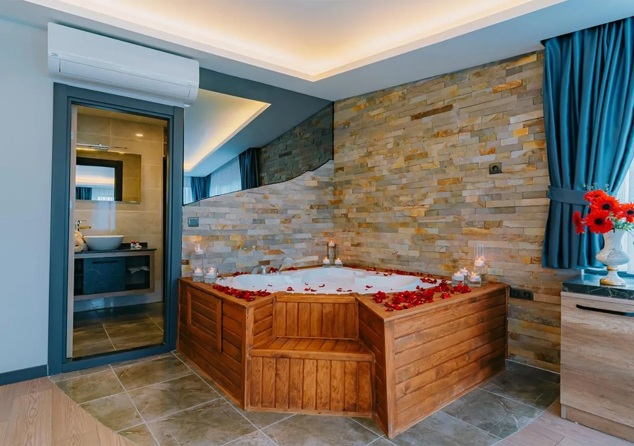 Hot Tub in City Port Hotel Trabzon