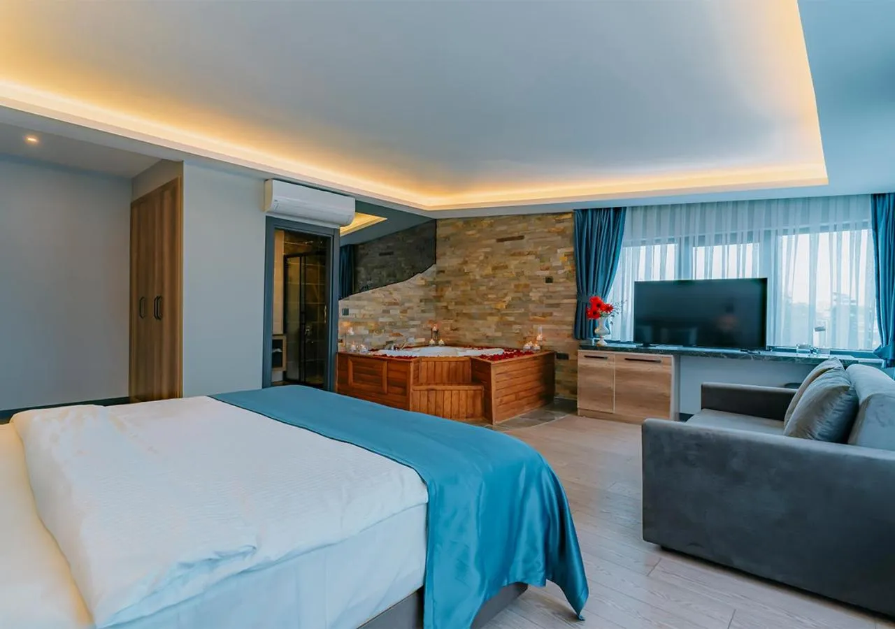 Living room, Bed in City Port Hotel Trabzon