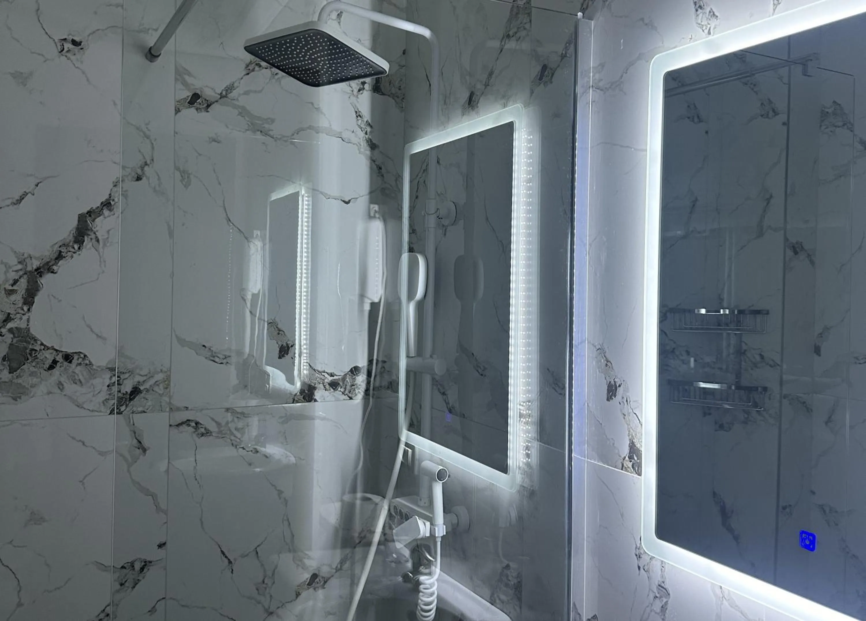 Shower in Vila Duraku