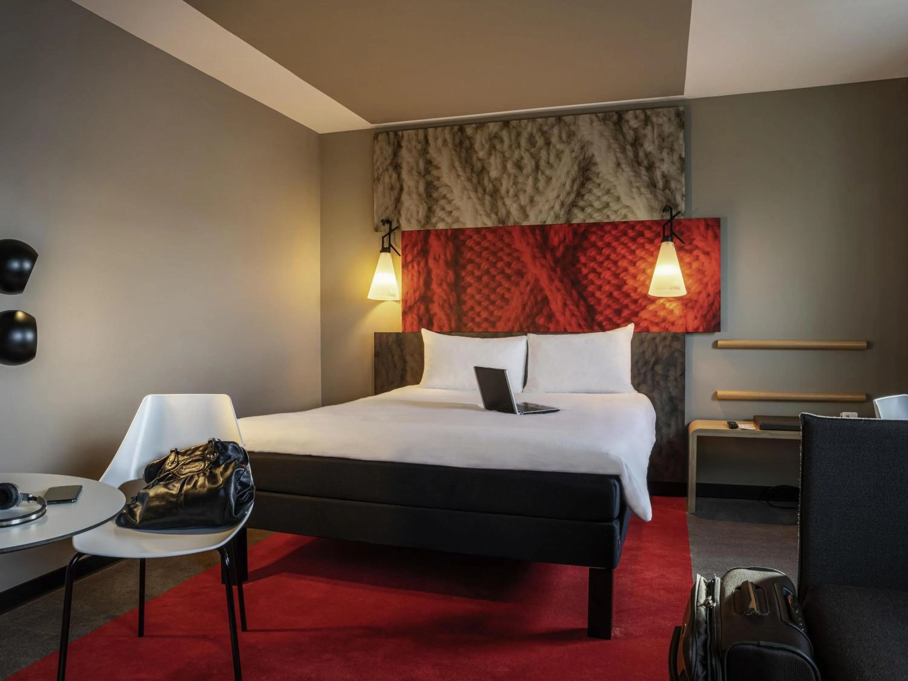 Bedroom, Bed in ibis Nanterre La Défense