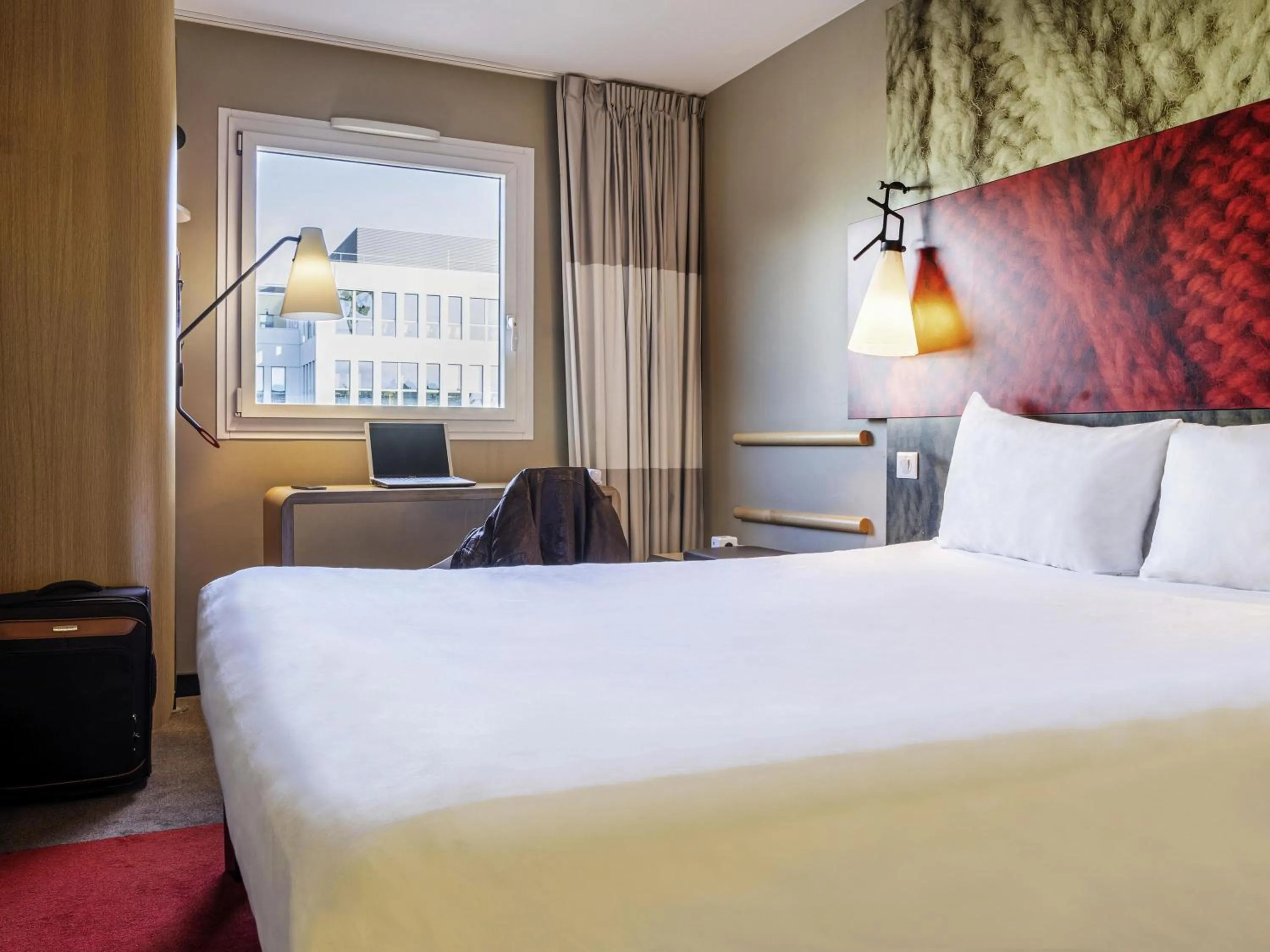 Bedroom, Bed in ibis Nanterre La Défense