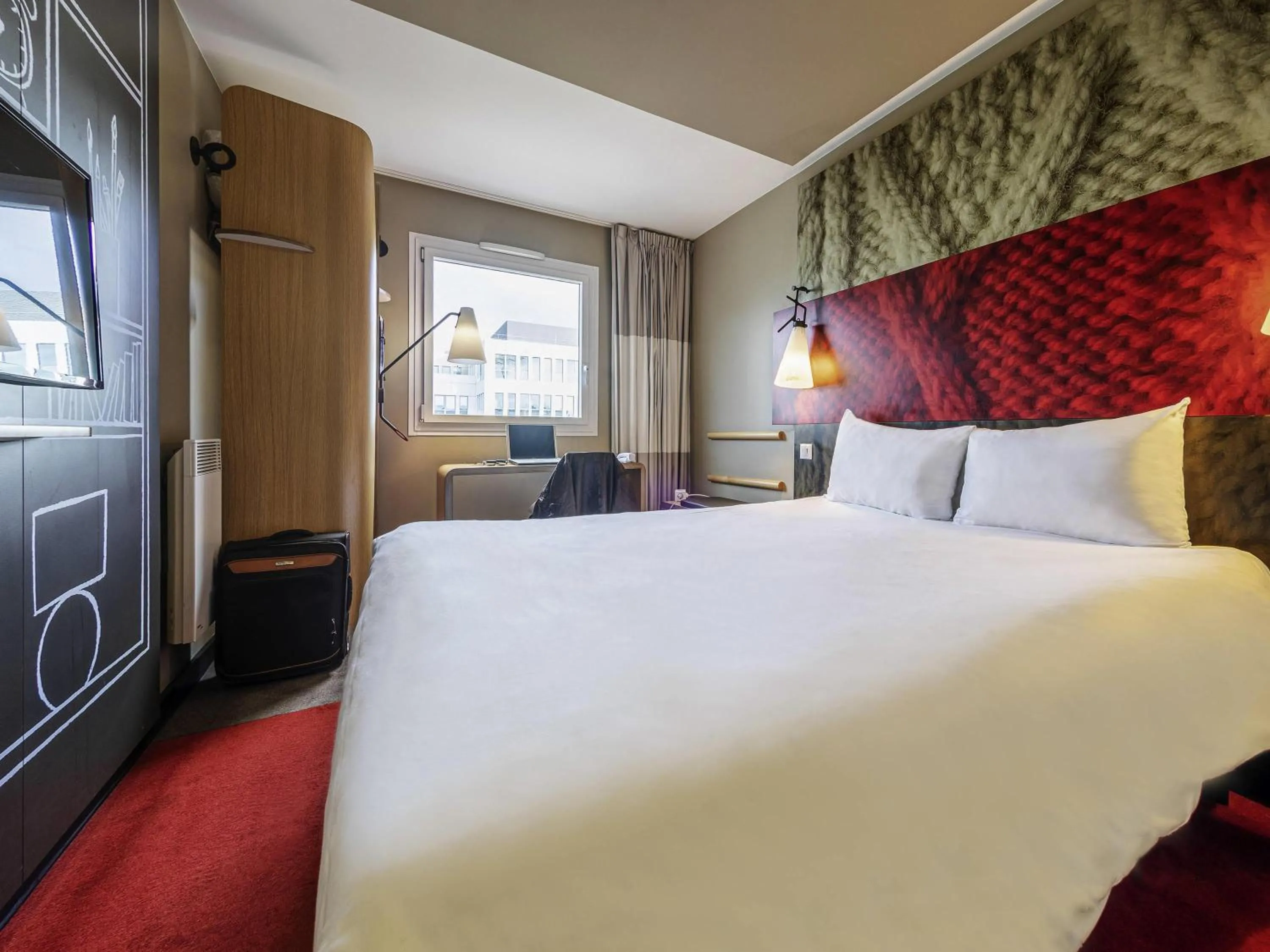 Bedroom, Bed in ibis Nanterre La Défense