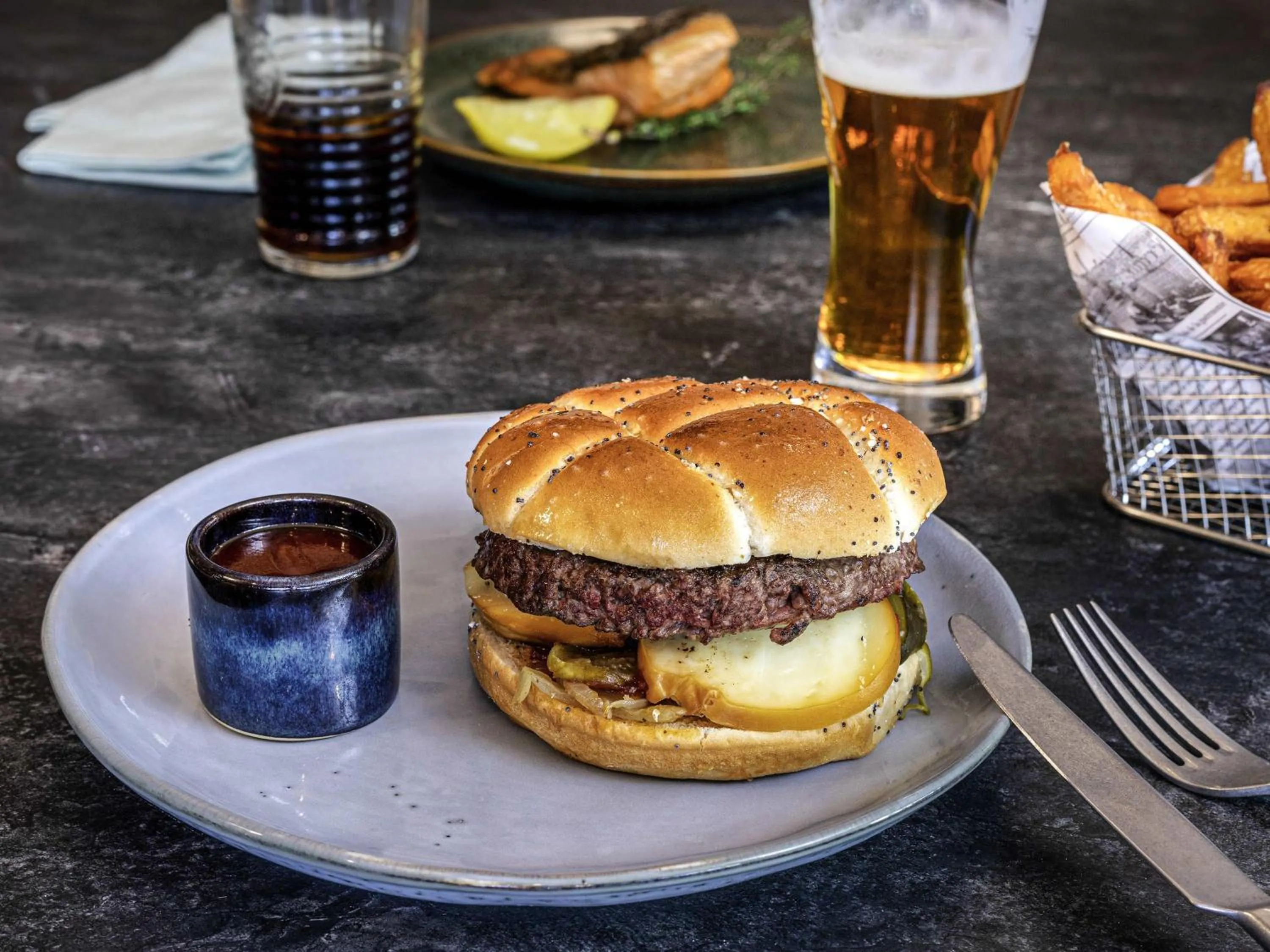 Restaurant/places to eat in ibis Nanterre La Défense